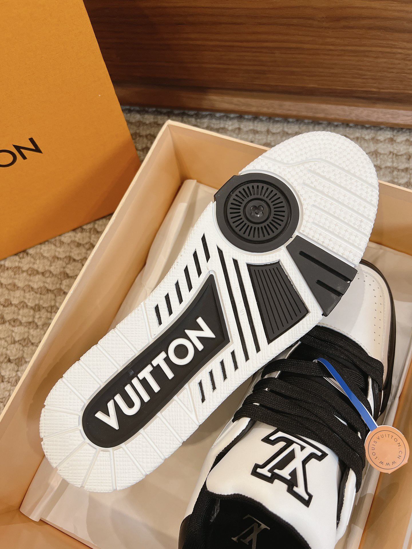 Men's shoes
