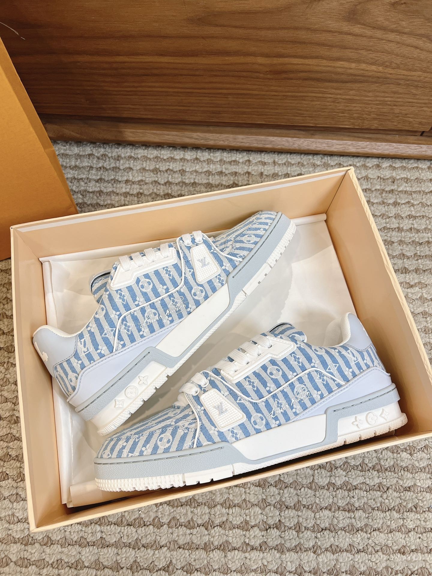  Men's shoes