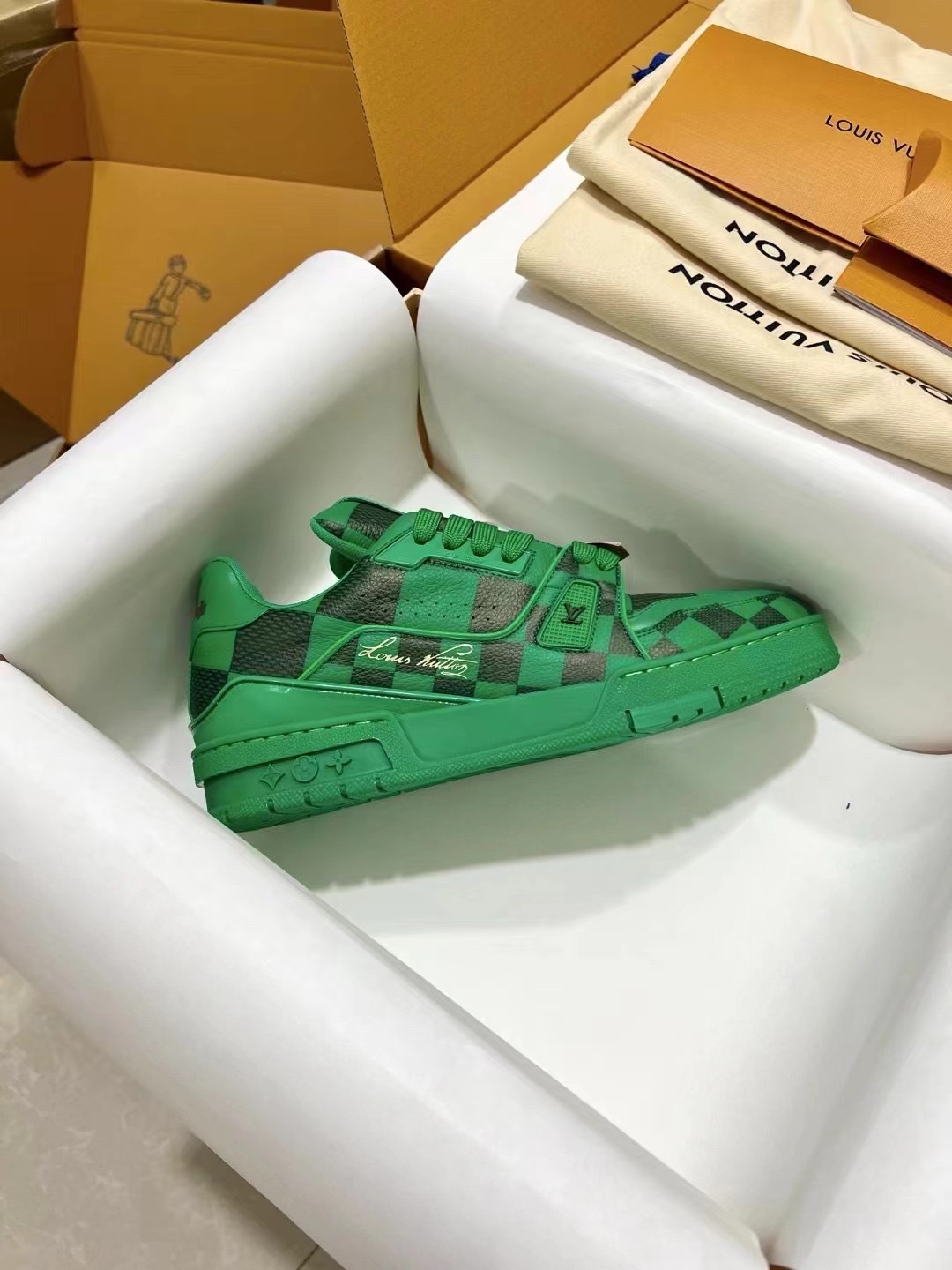 Men's shoes