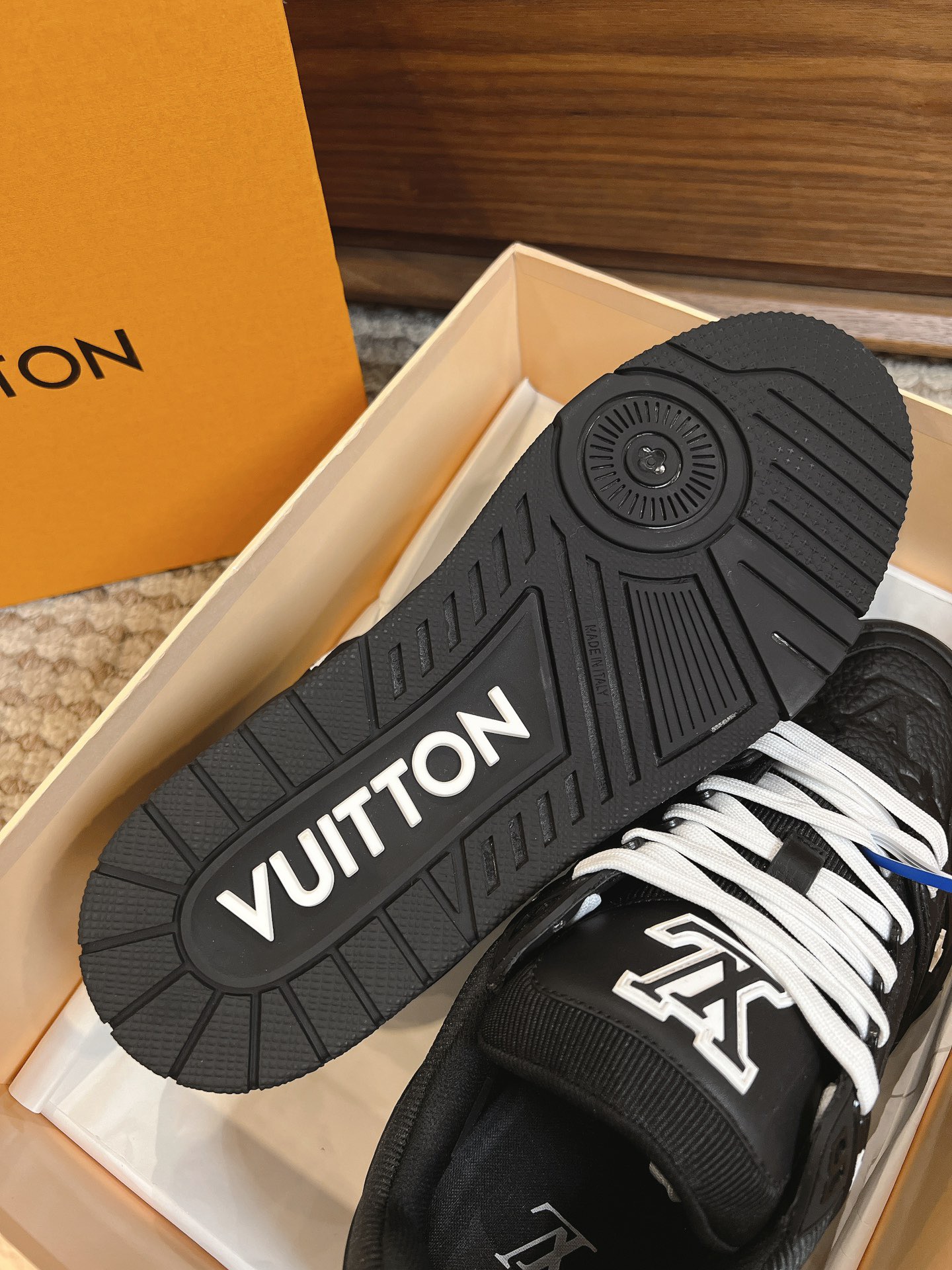 Men's shoes