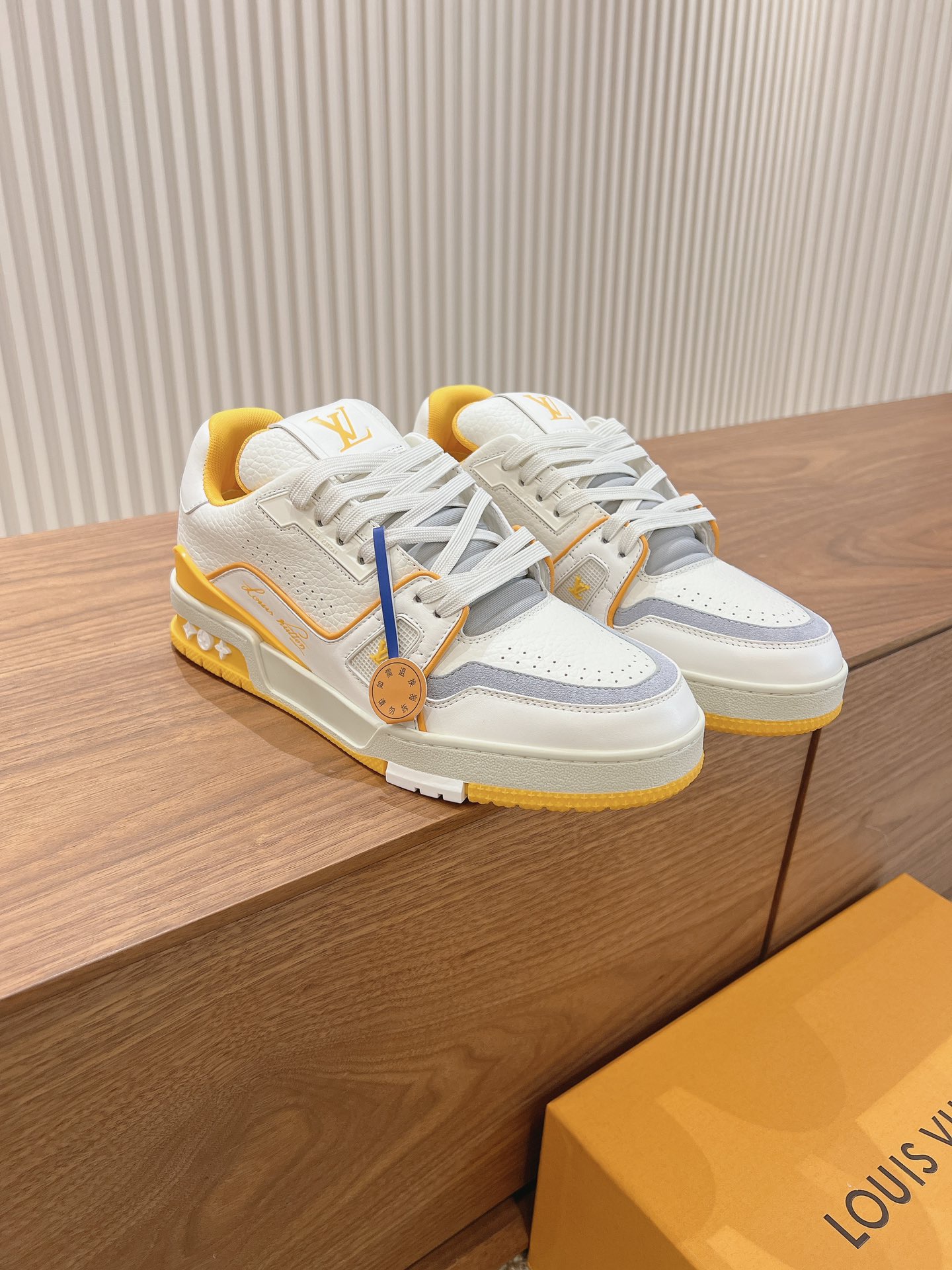 Men's shoes