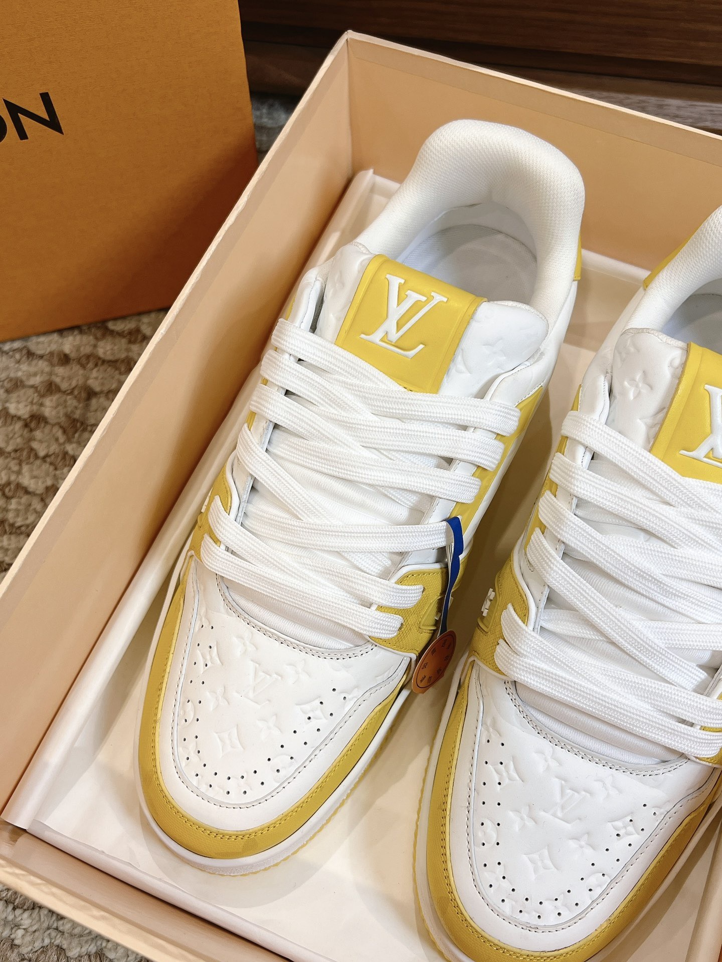 Men's shoes