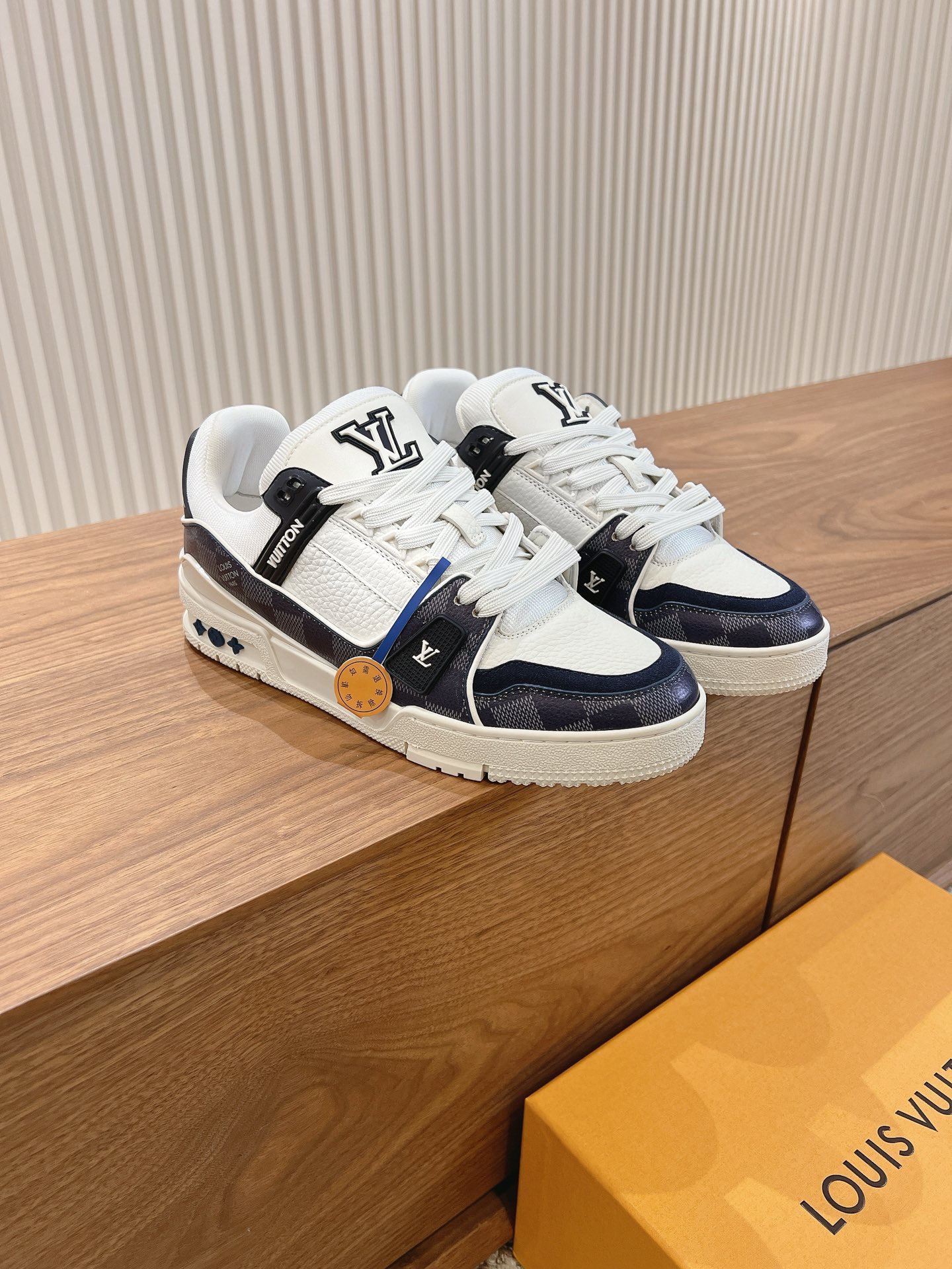 Men's shoes