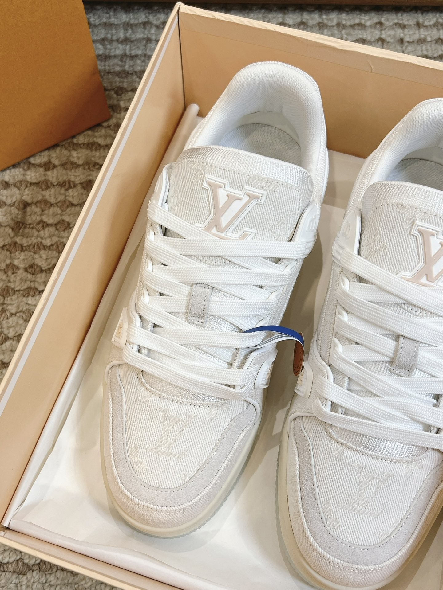 Men's shoes