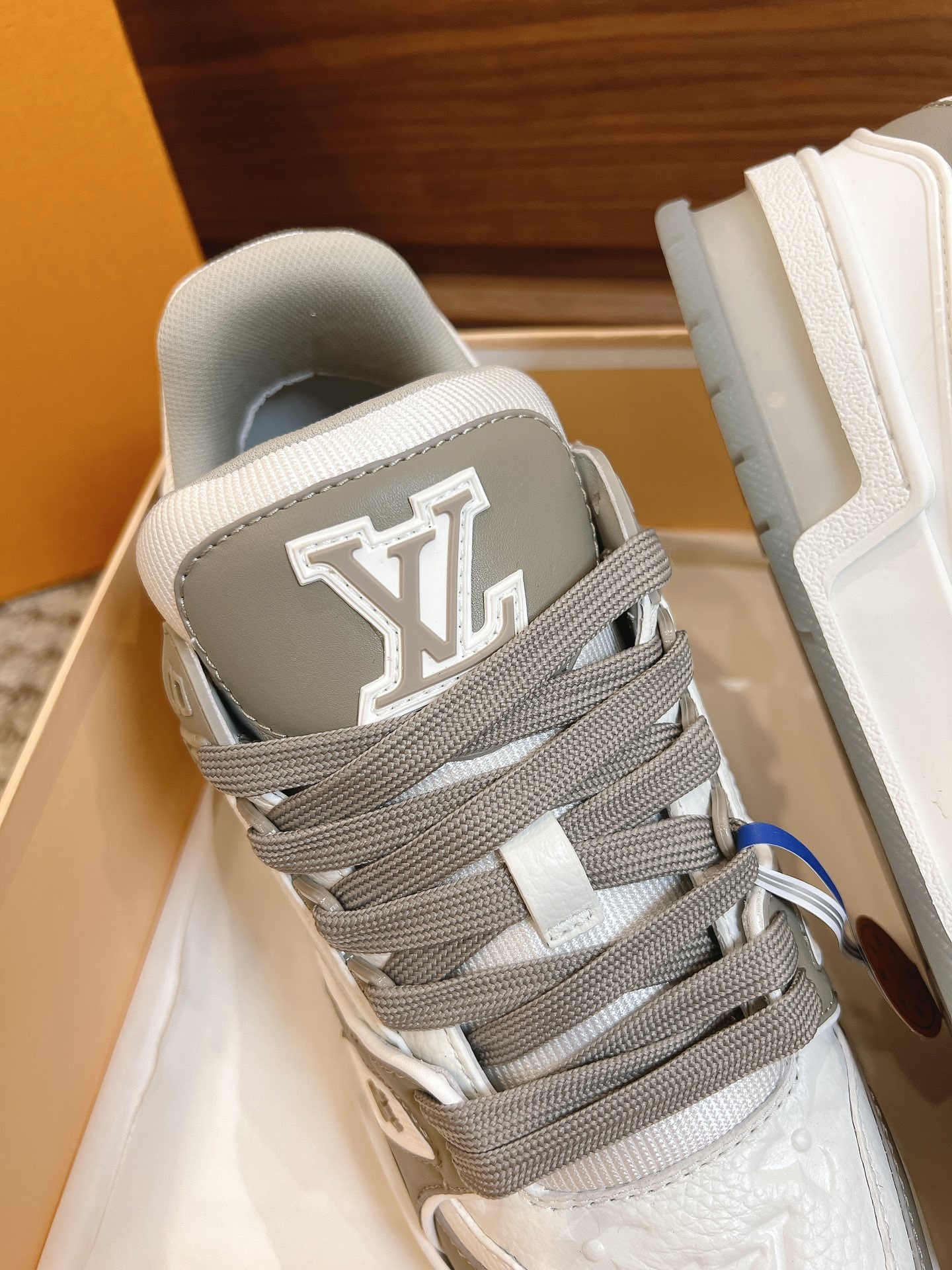 Men's shoes