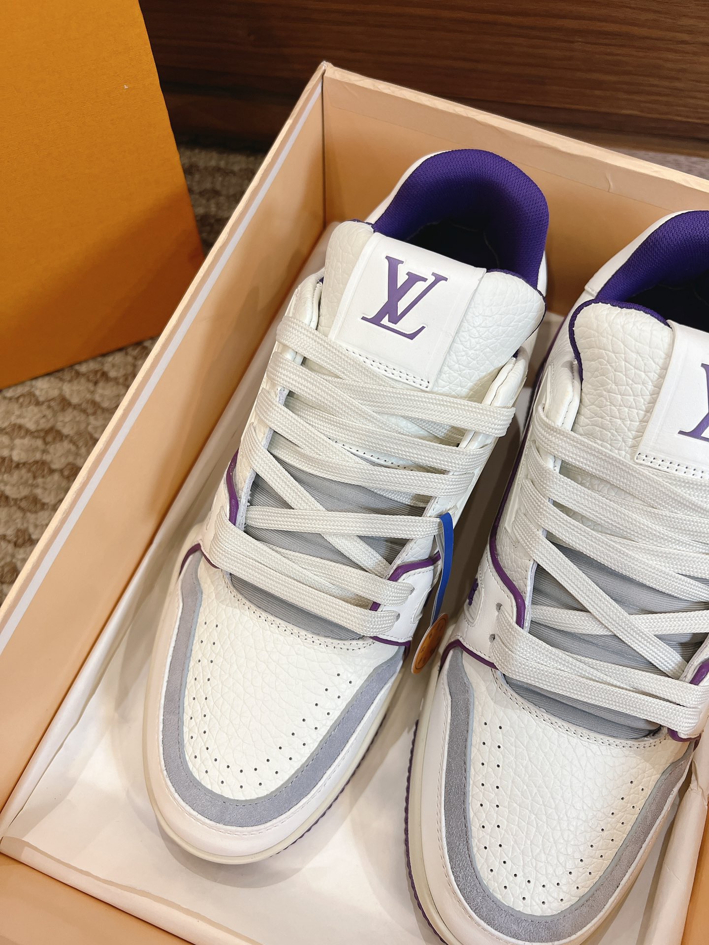 Men's shoes