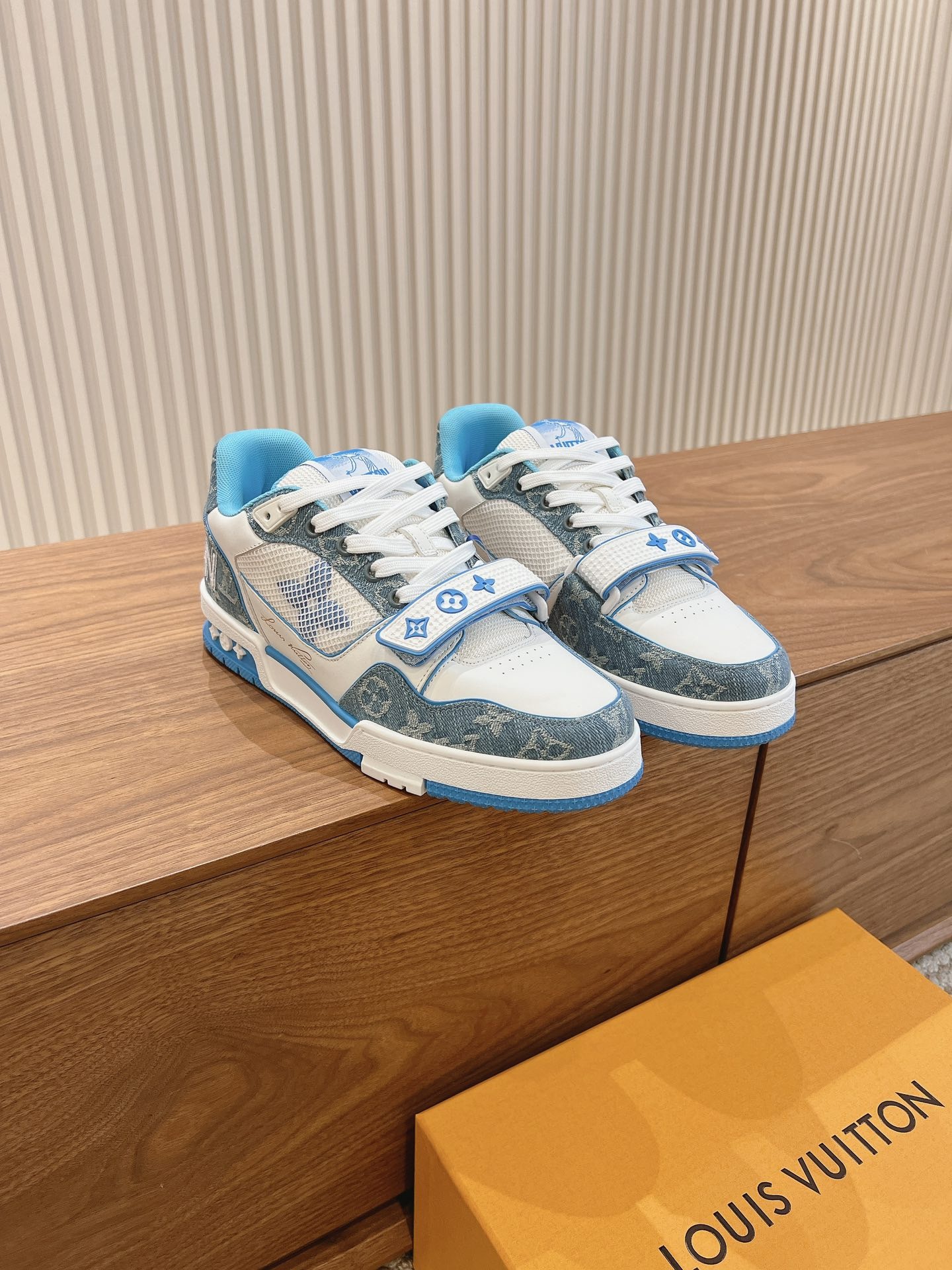 Men's shoes