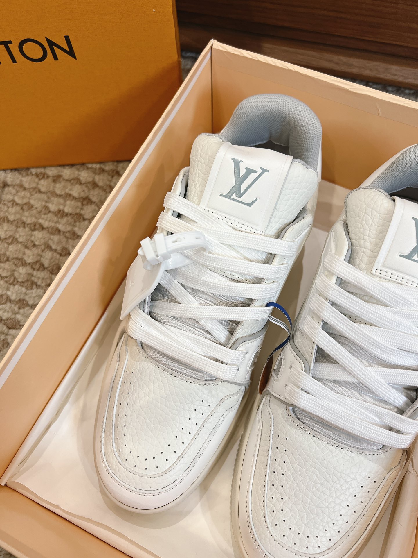 Men's shoes
