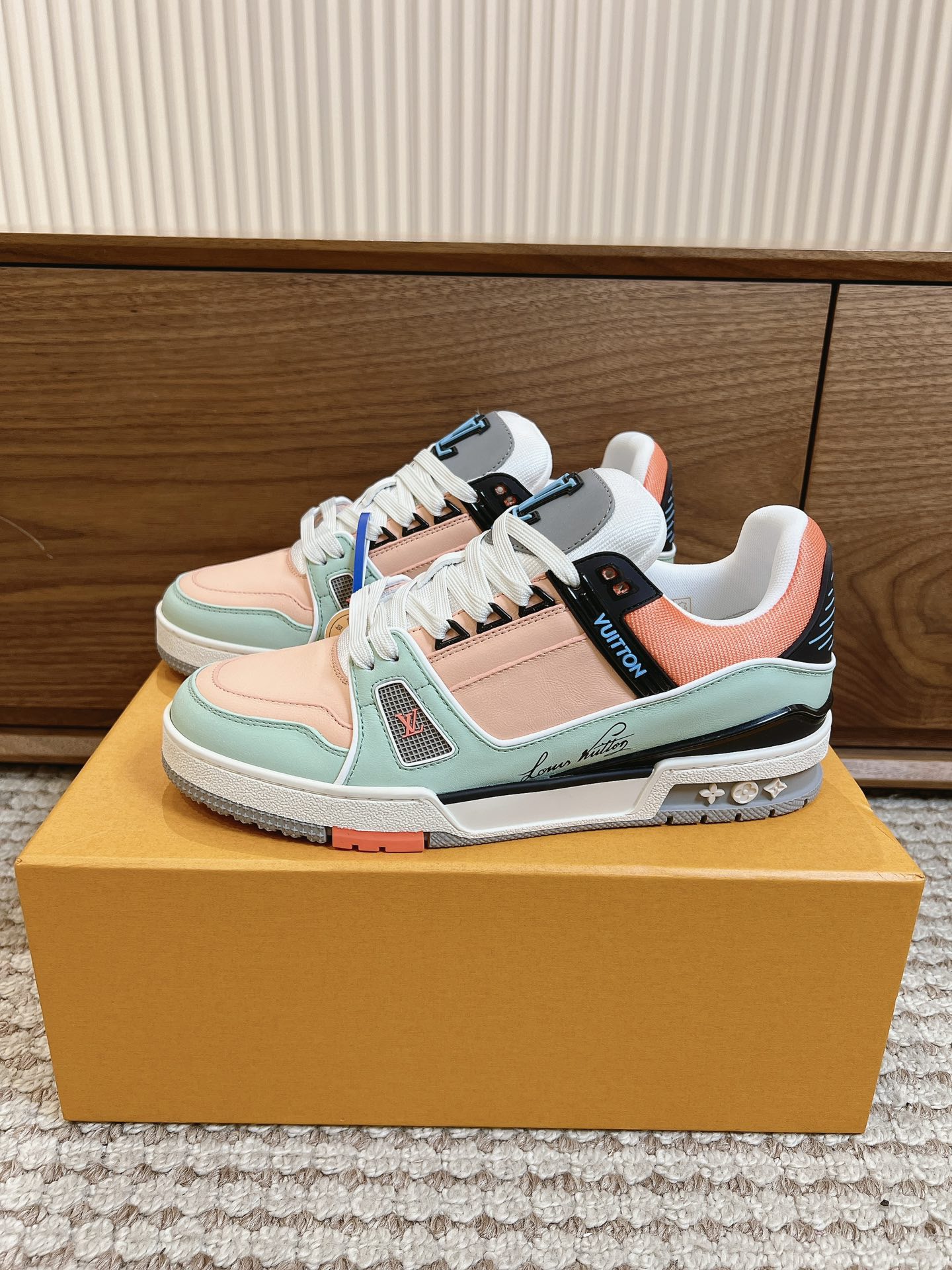 Men's shoes