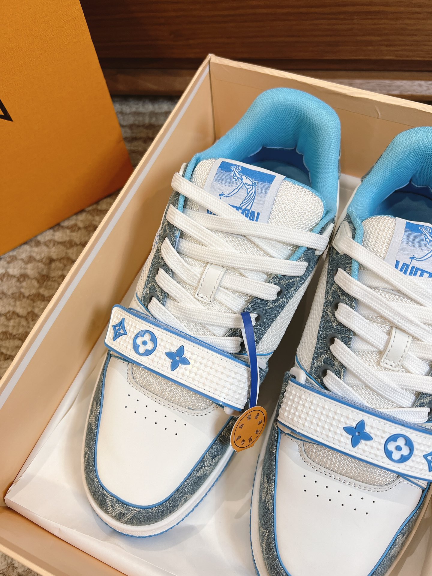 Men's shoes