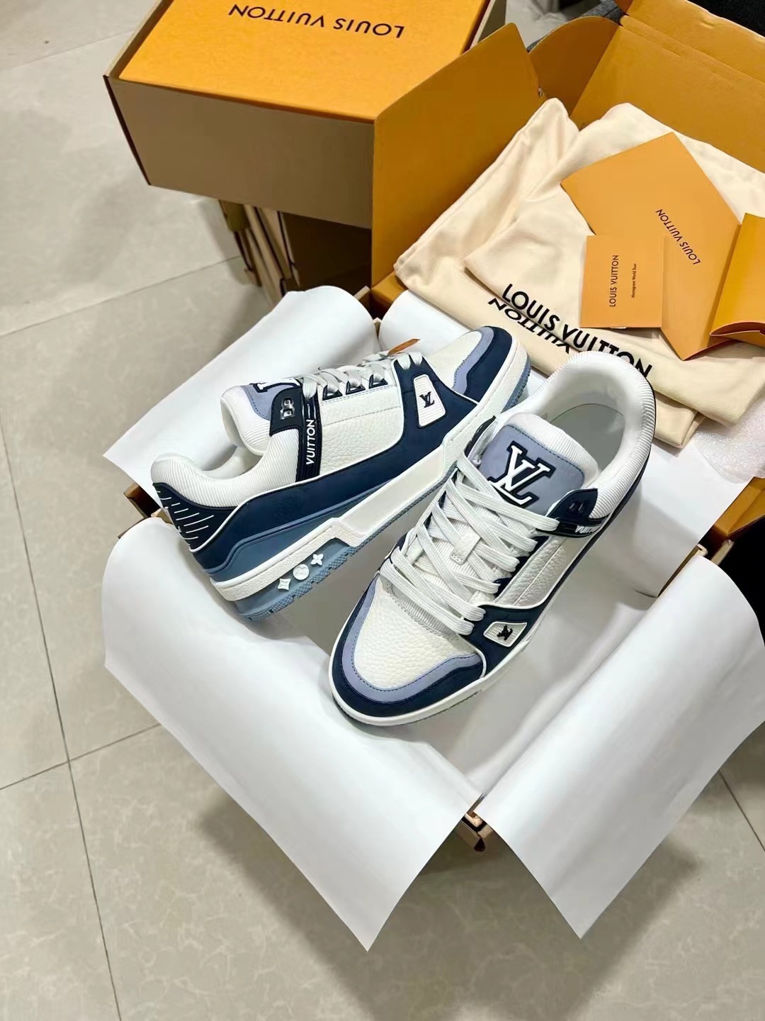 Men's shoes
