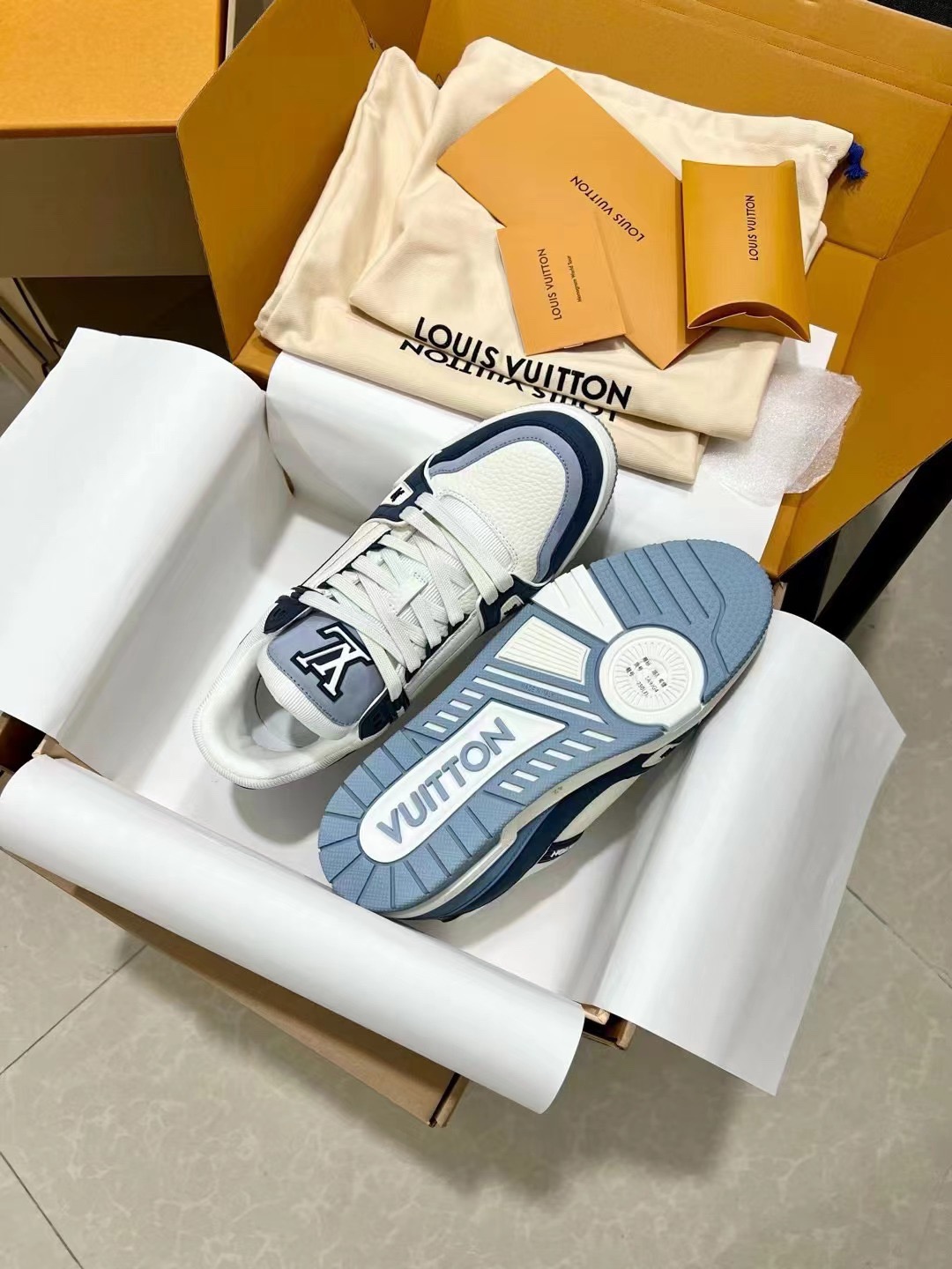 Men's shoes