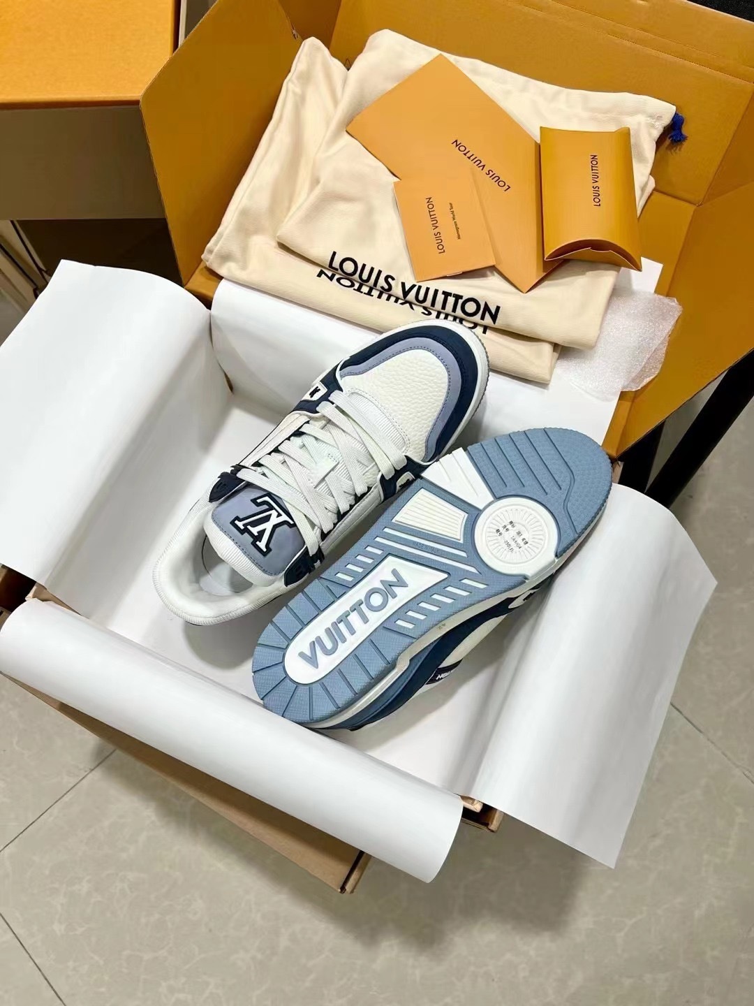 Men's shoes