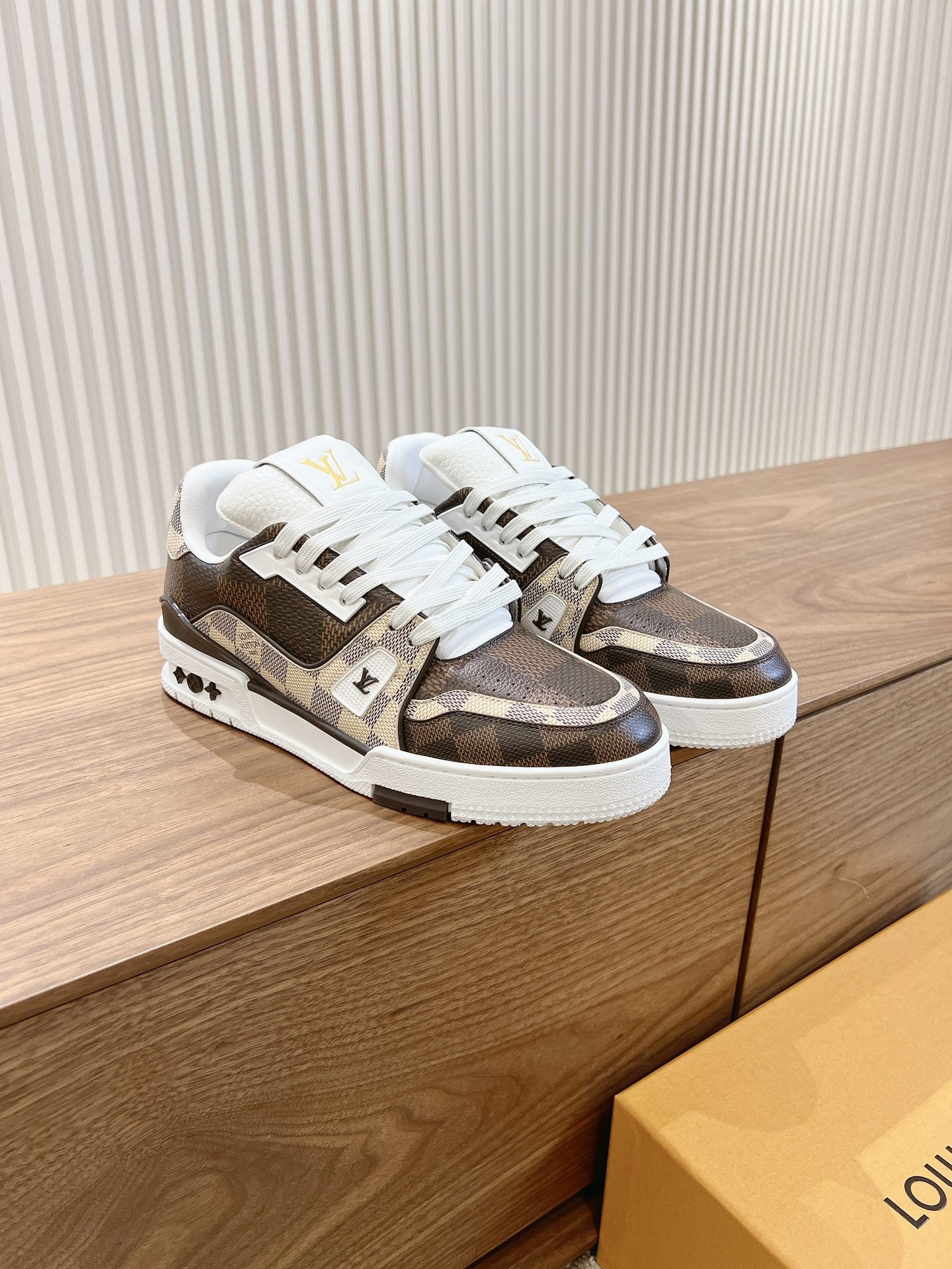 Men's shoes
