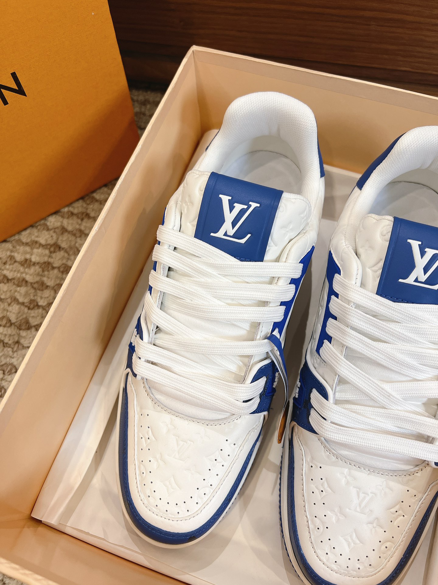 Men's shoes