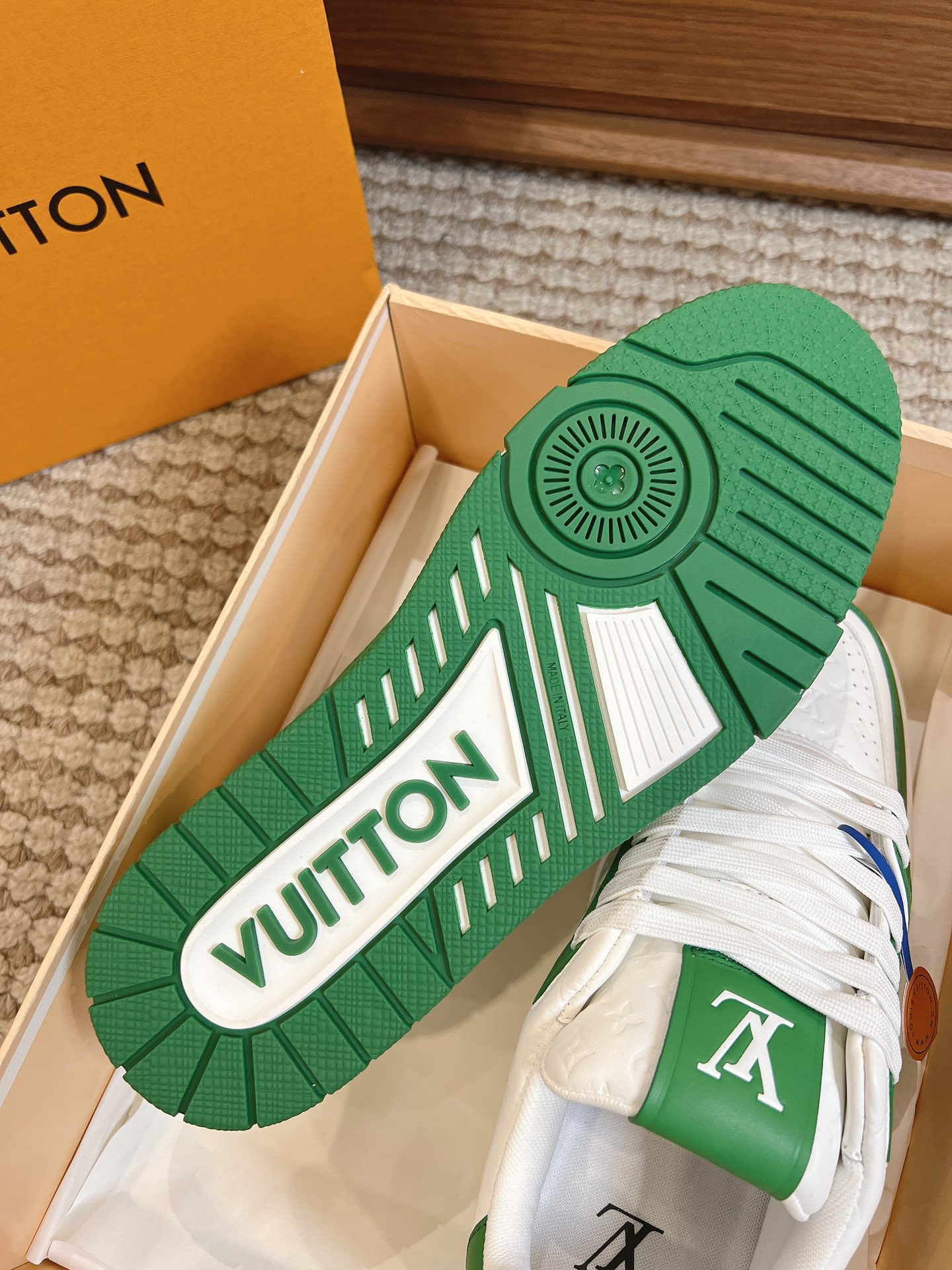 Men's shoes