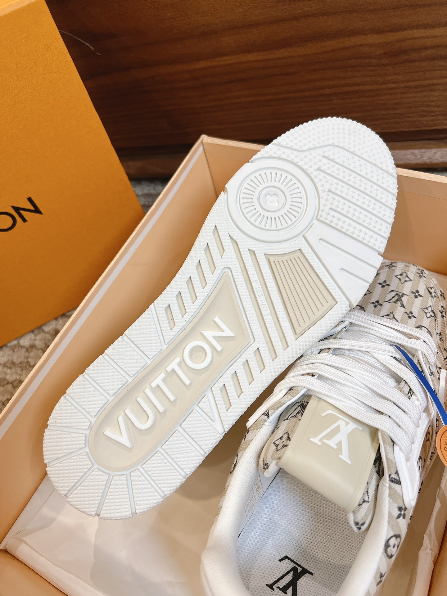 Men's shoes