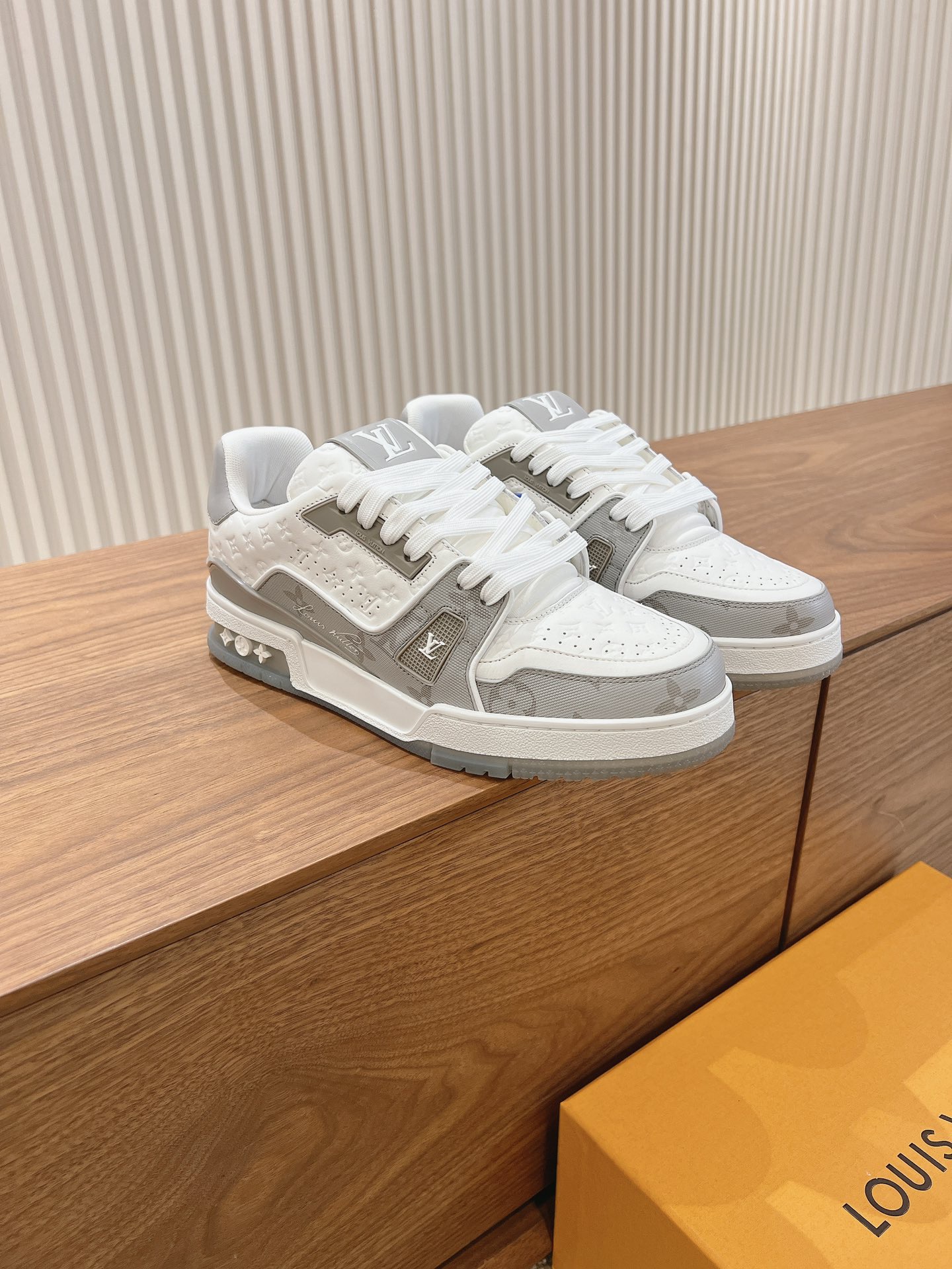Men's shoes