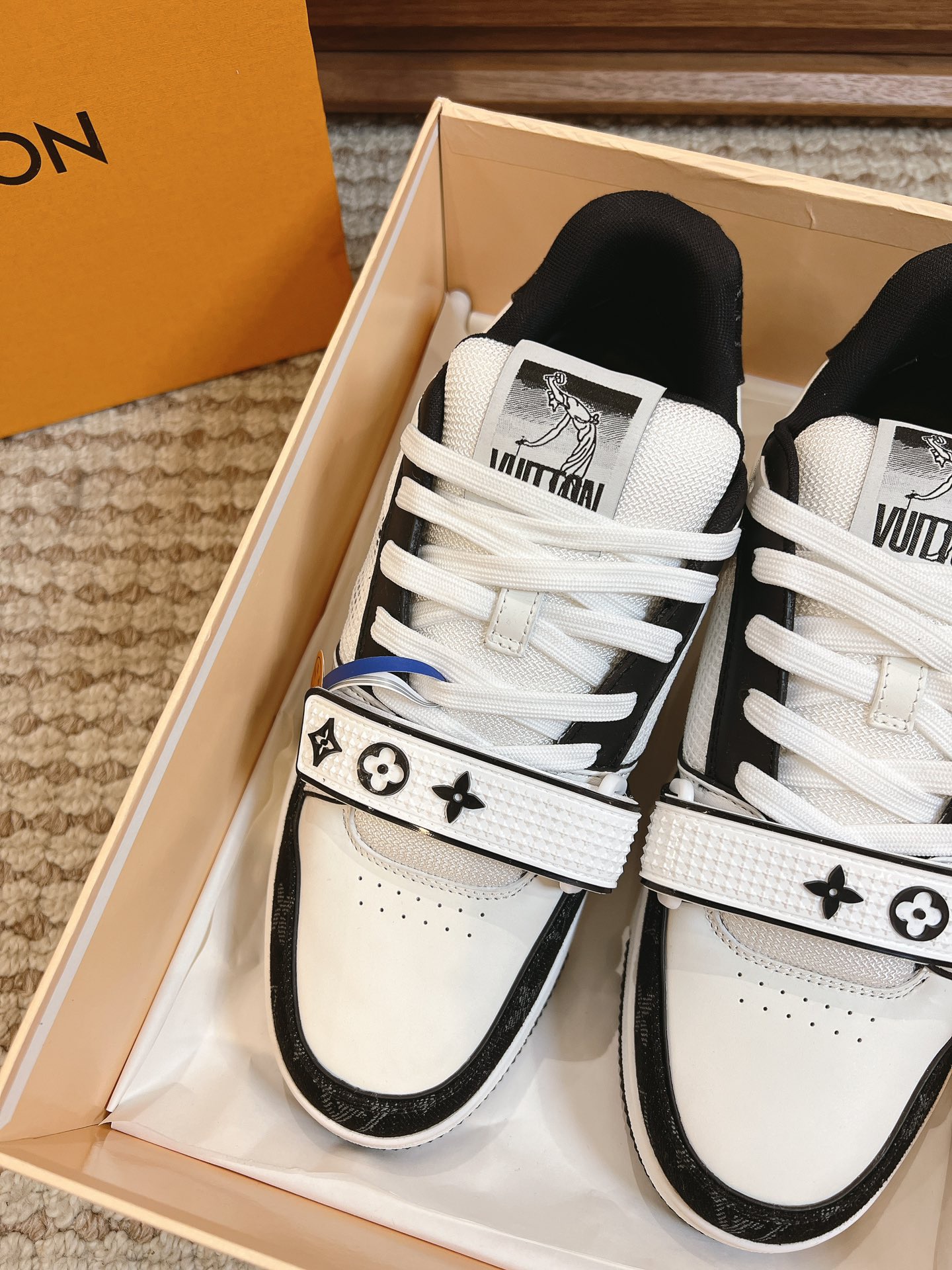 Men's shoes