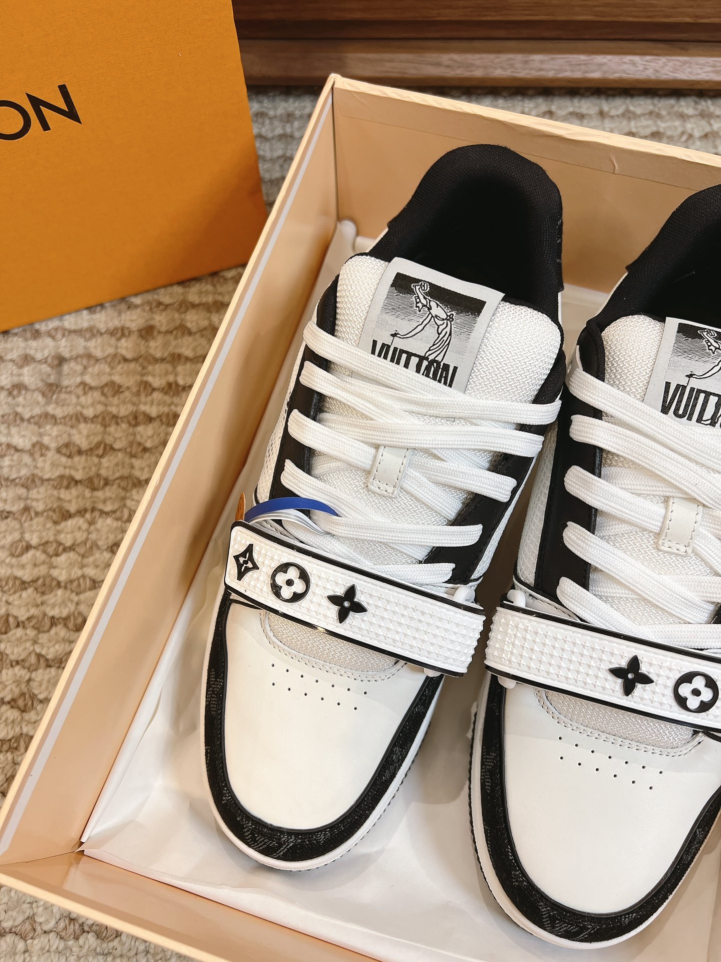 Men's shoes