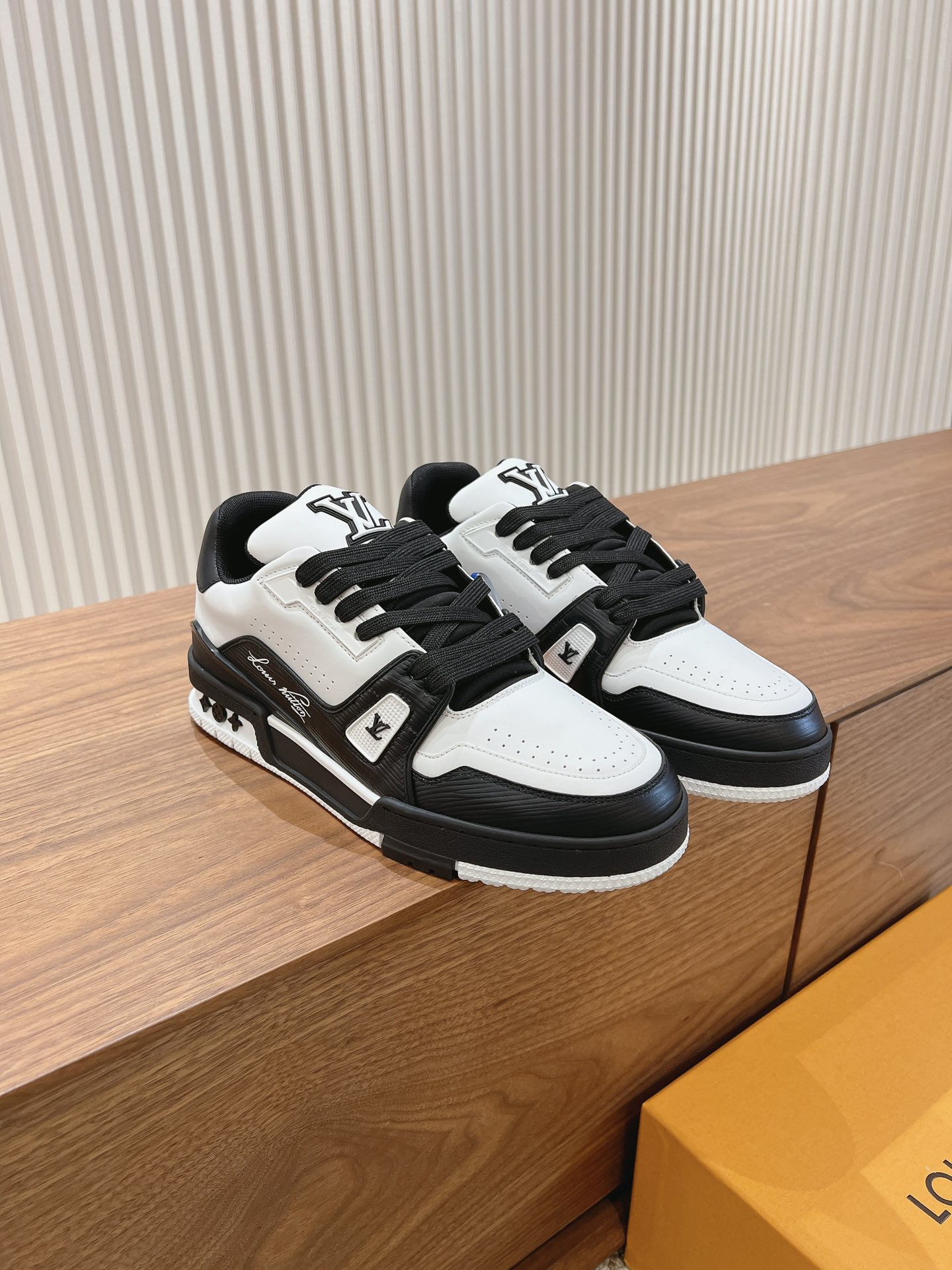 Men's shoes