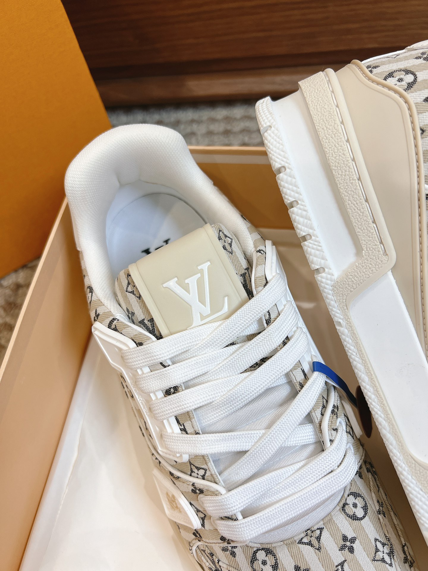 Men's shoes