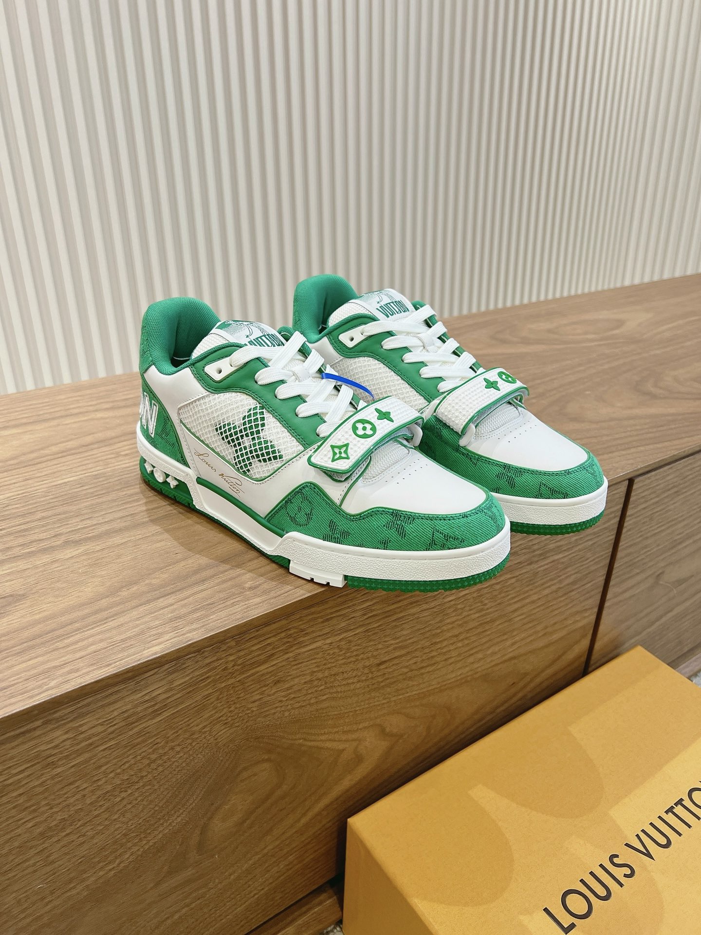 Men's shoes