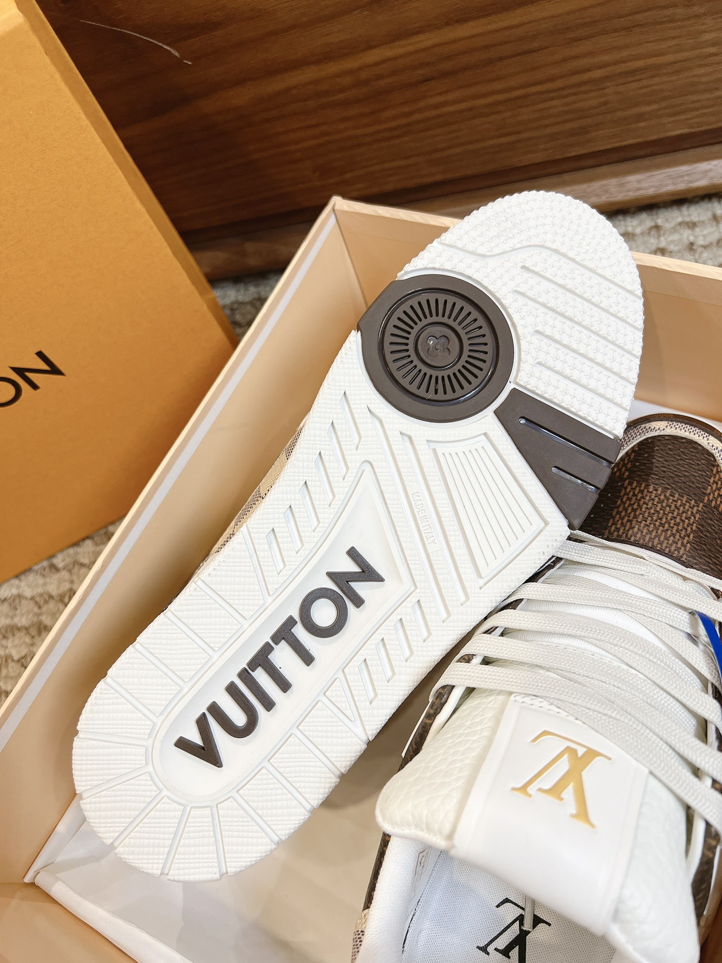 Men's shoes