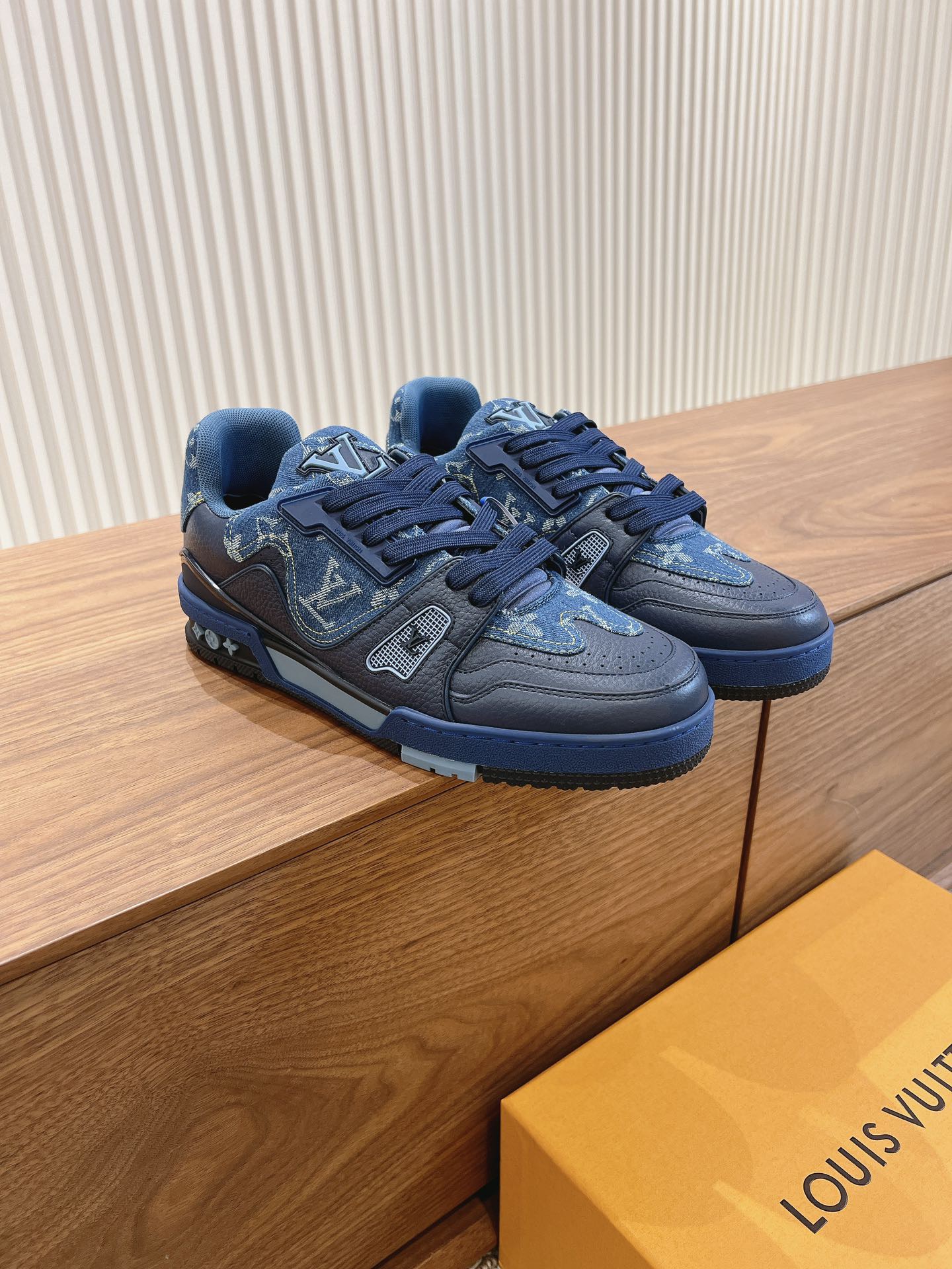 Men's shoes