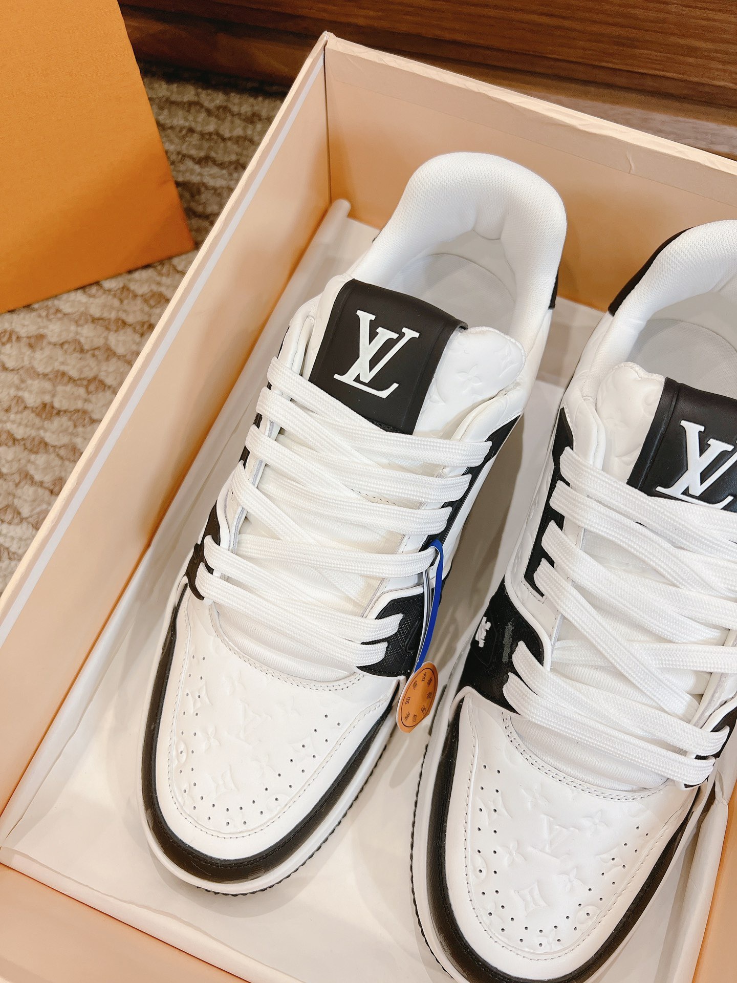 Men's shoes