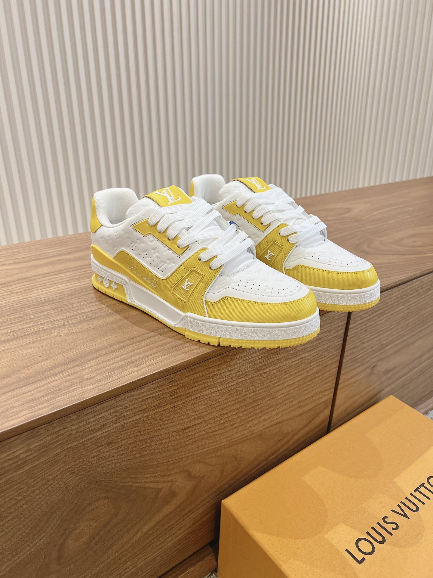 Men's shoes