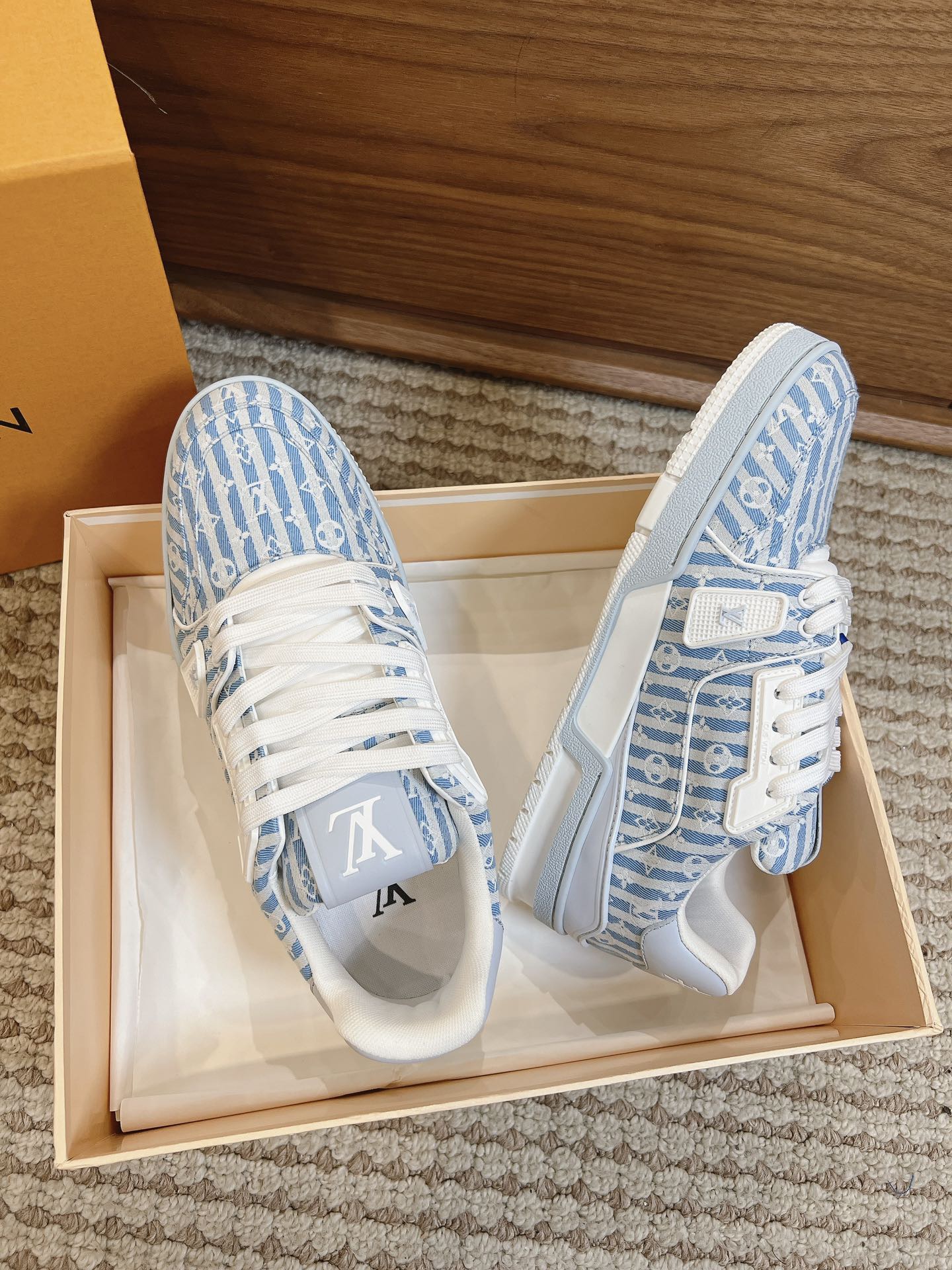  Men's shoes