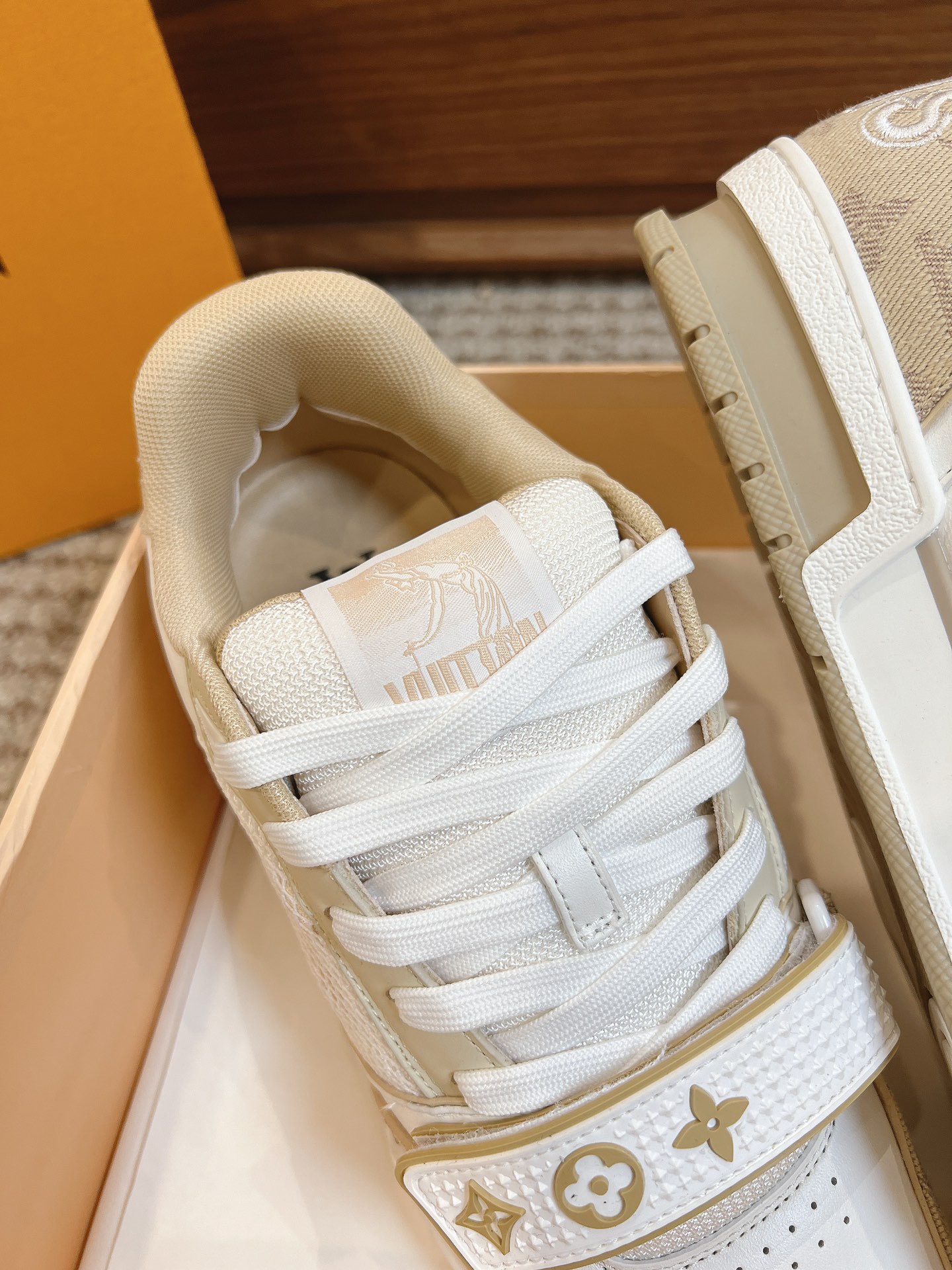 Men's shoes