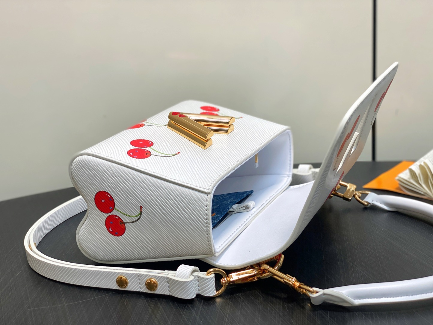 lv