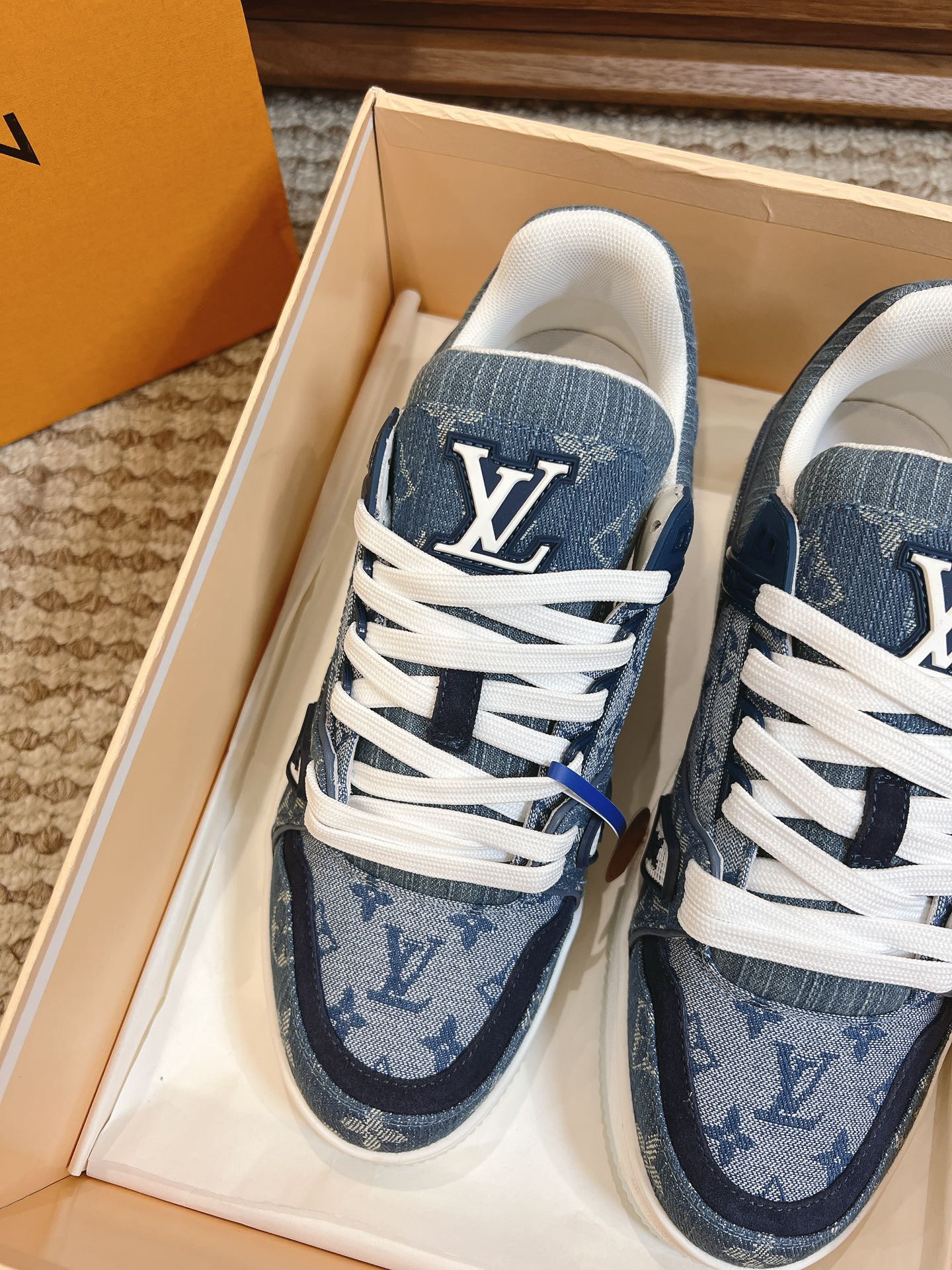Men's shoes