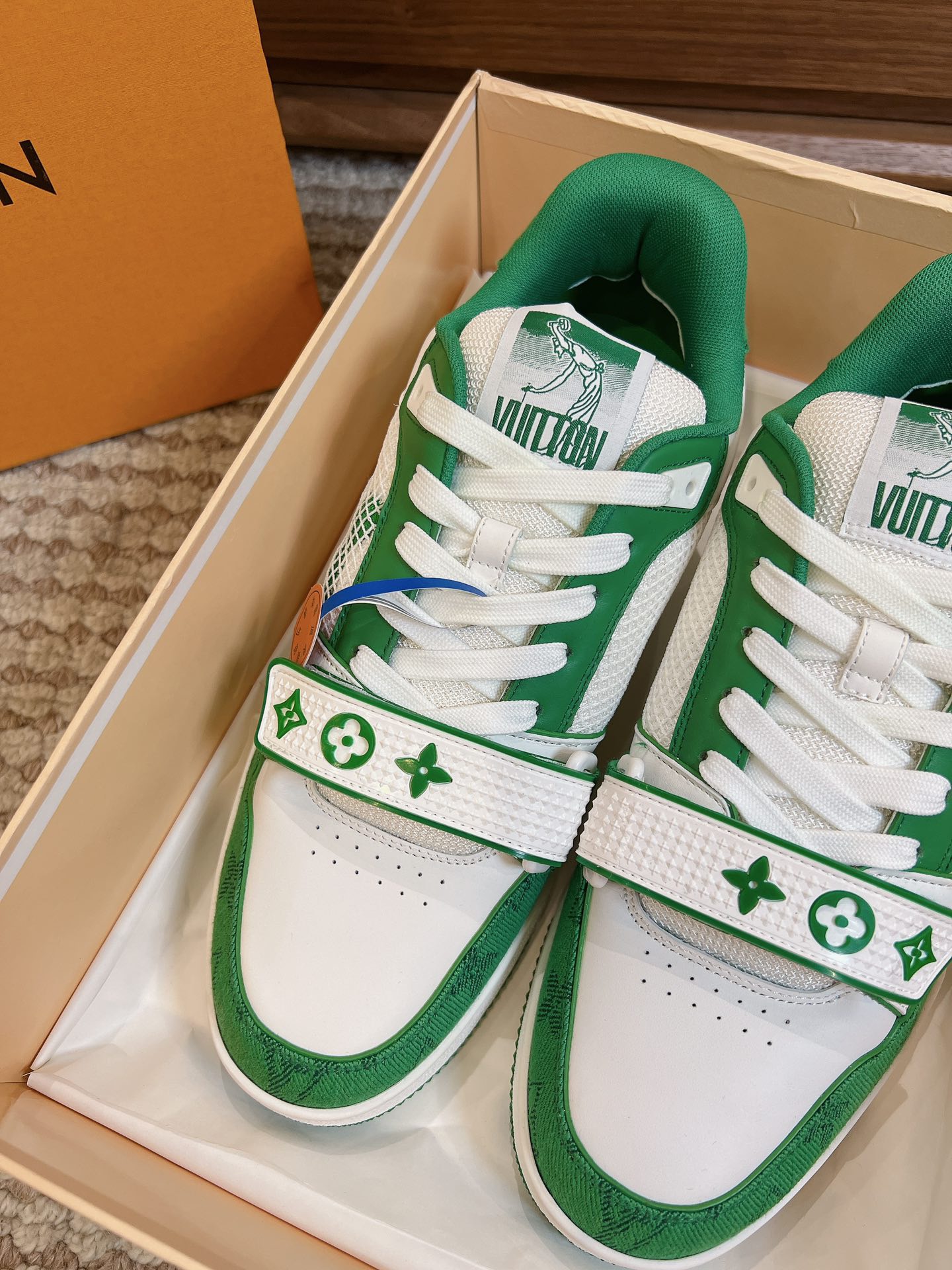 Men's shoes
