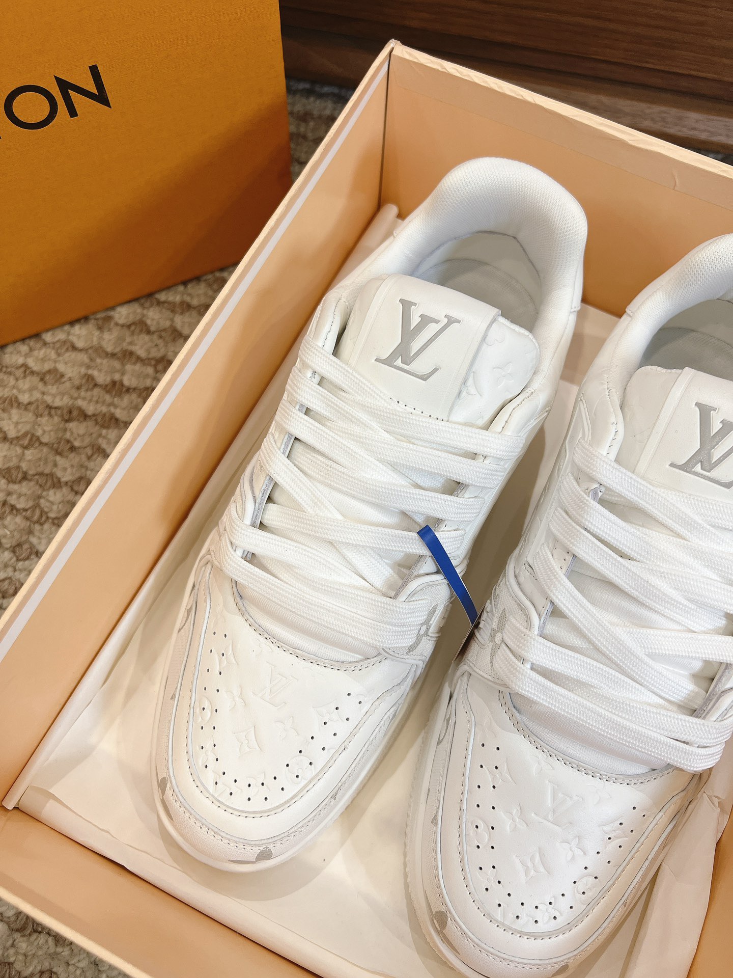 Men's shoes