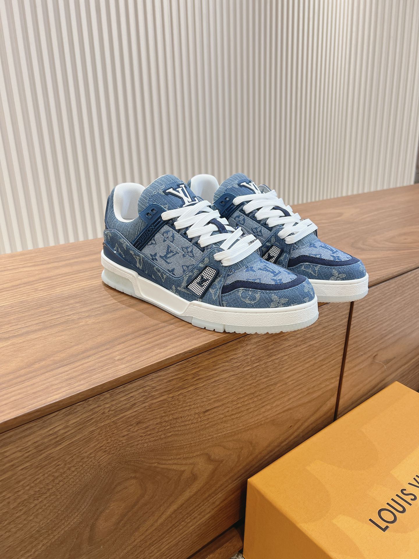 Men's shoes