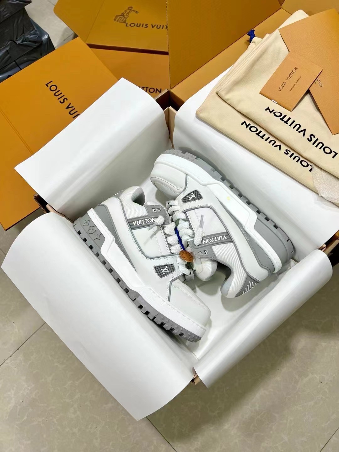 Men's shoes