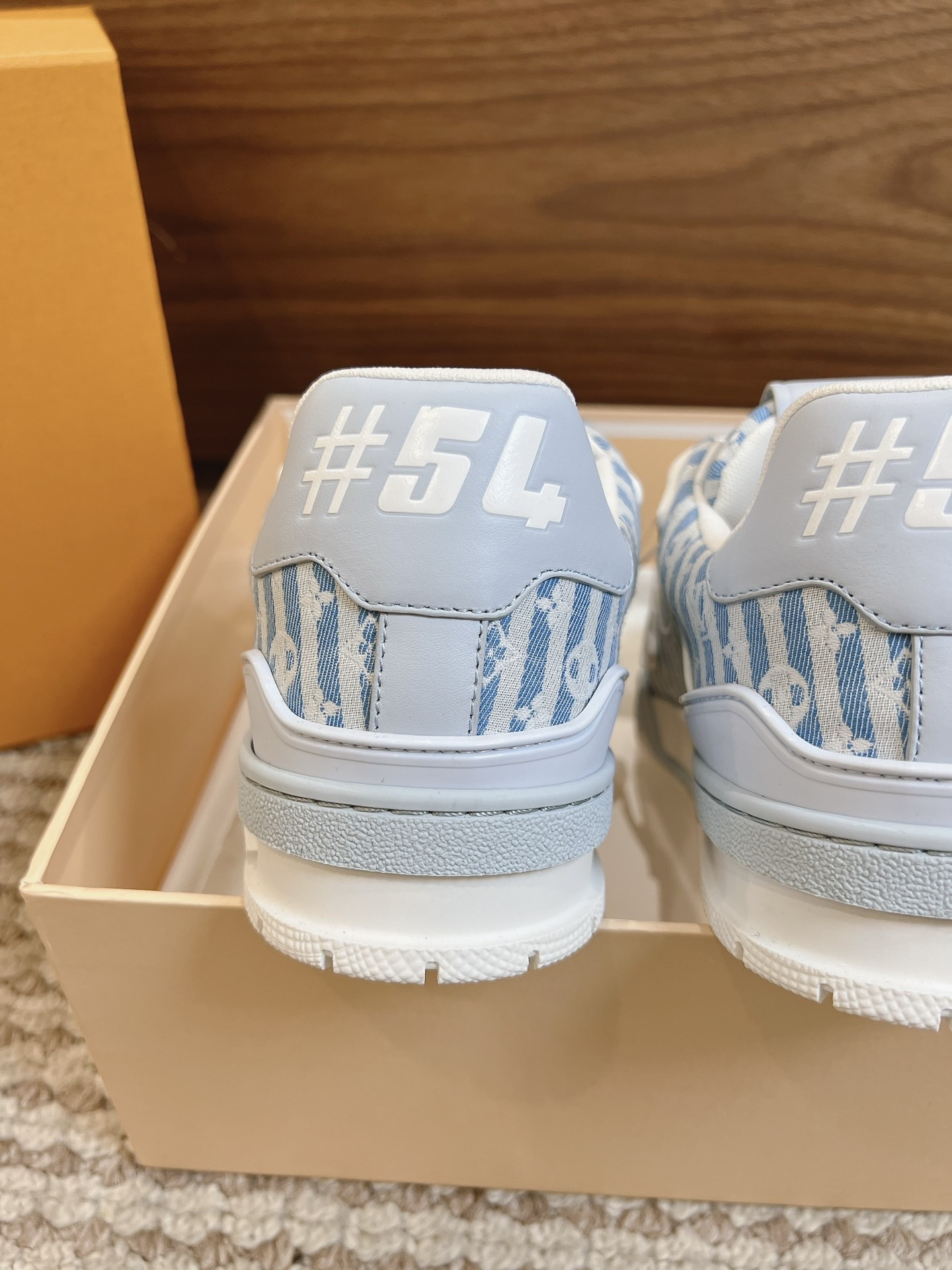  Men's shoes
