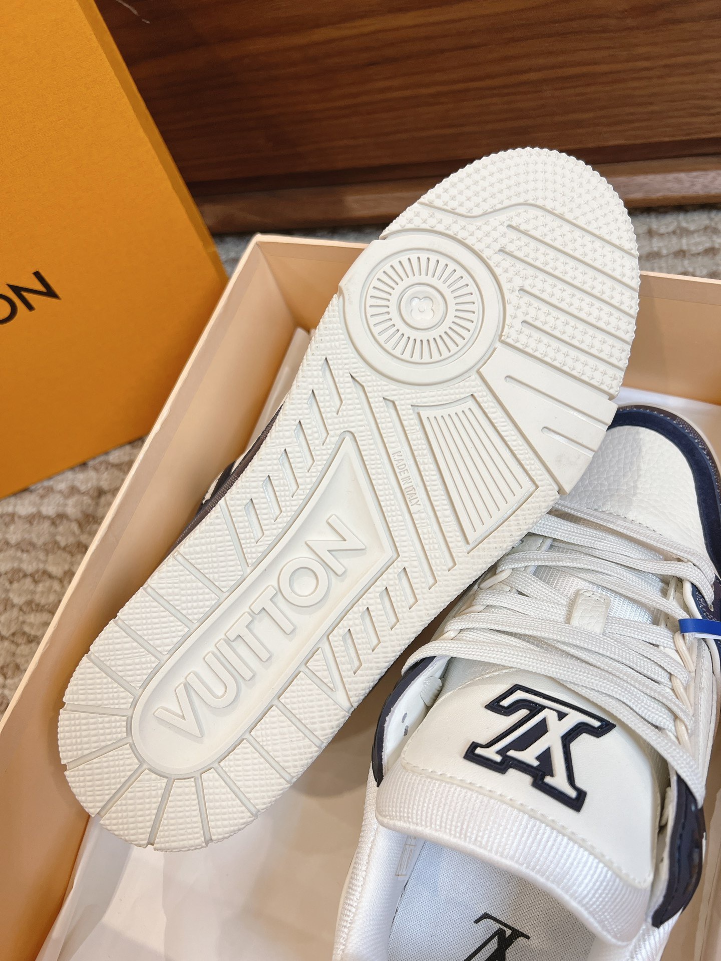 Men's shoes