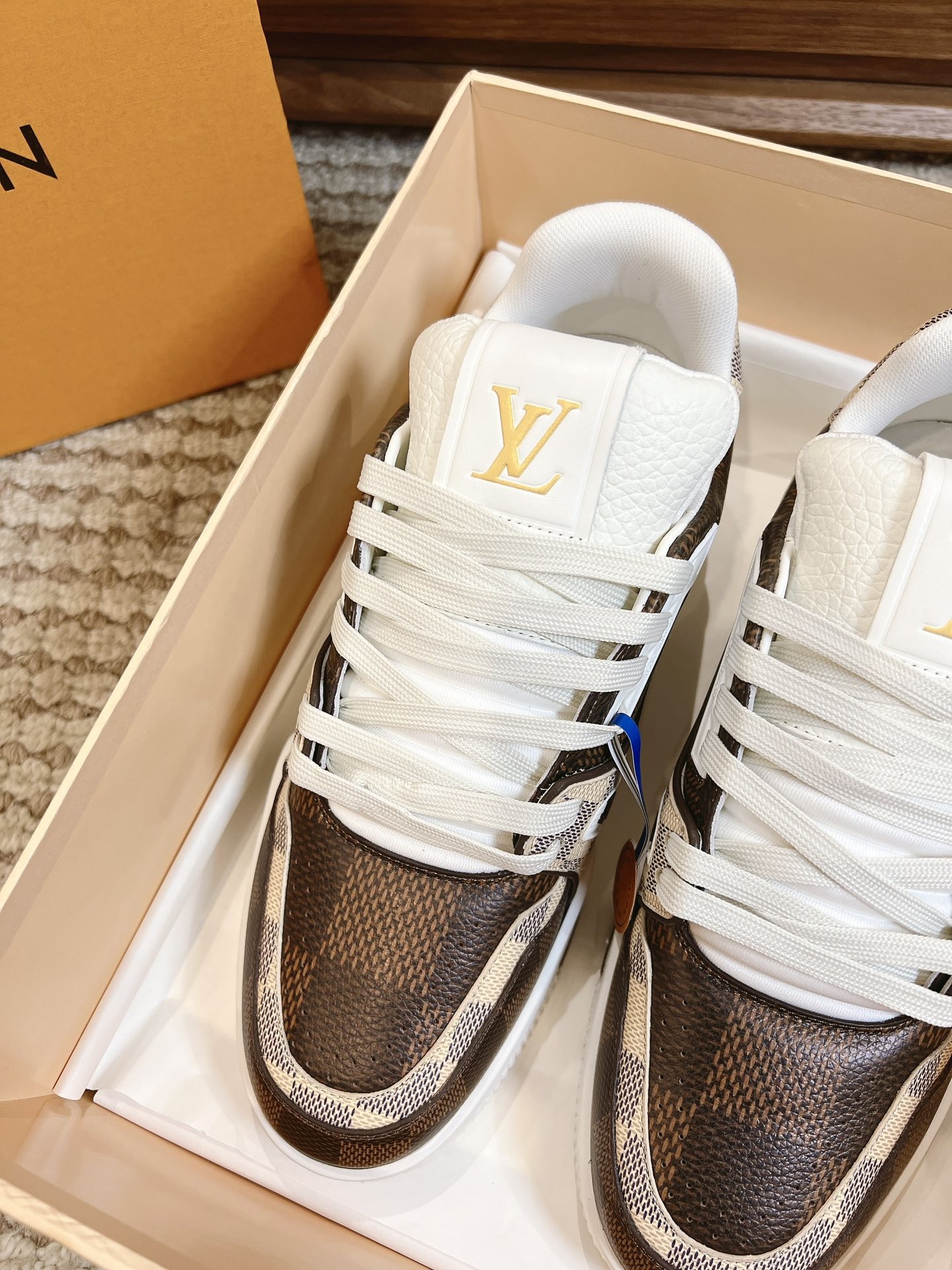 Men's shoes