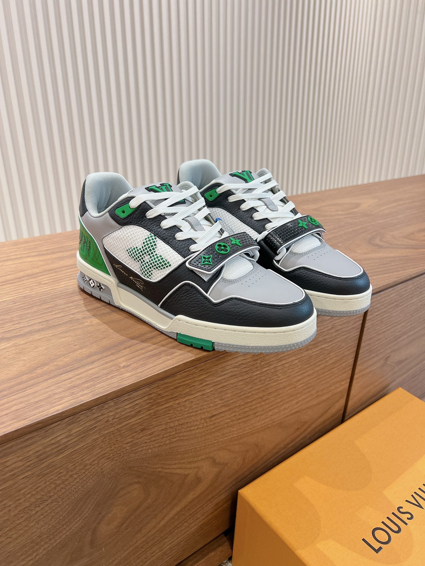 Men's shoes