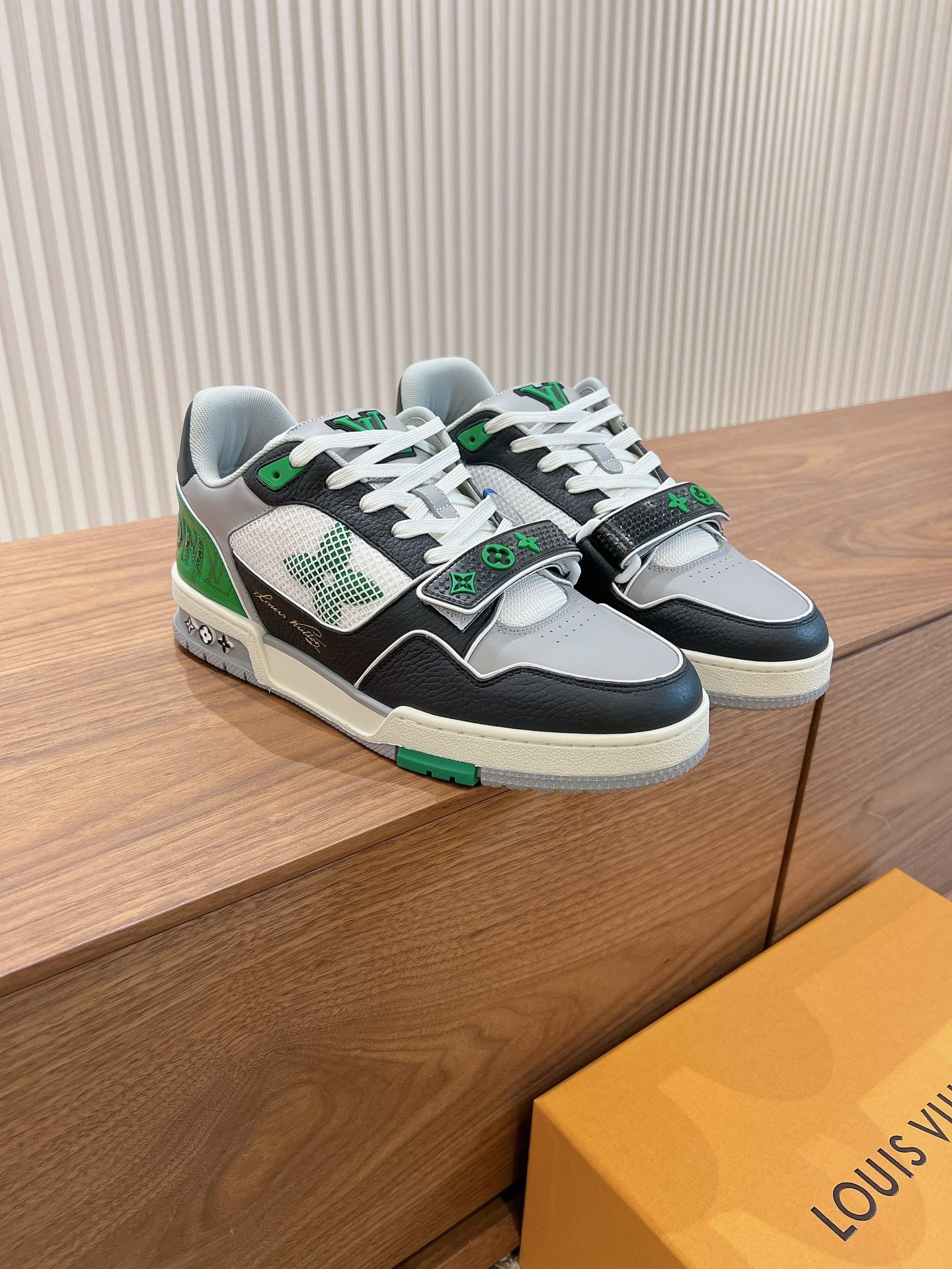 Men's shoes