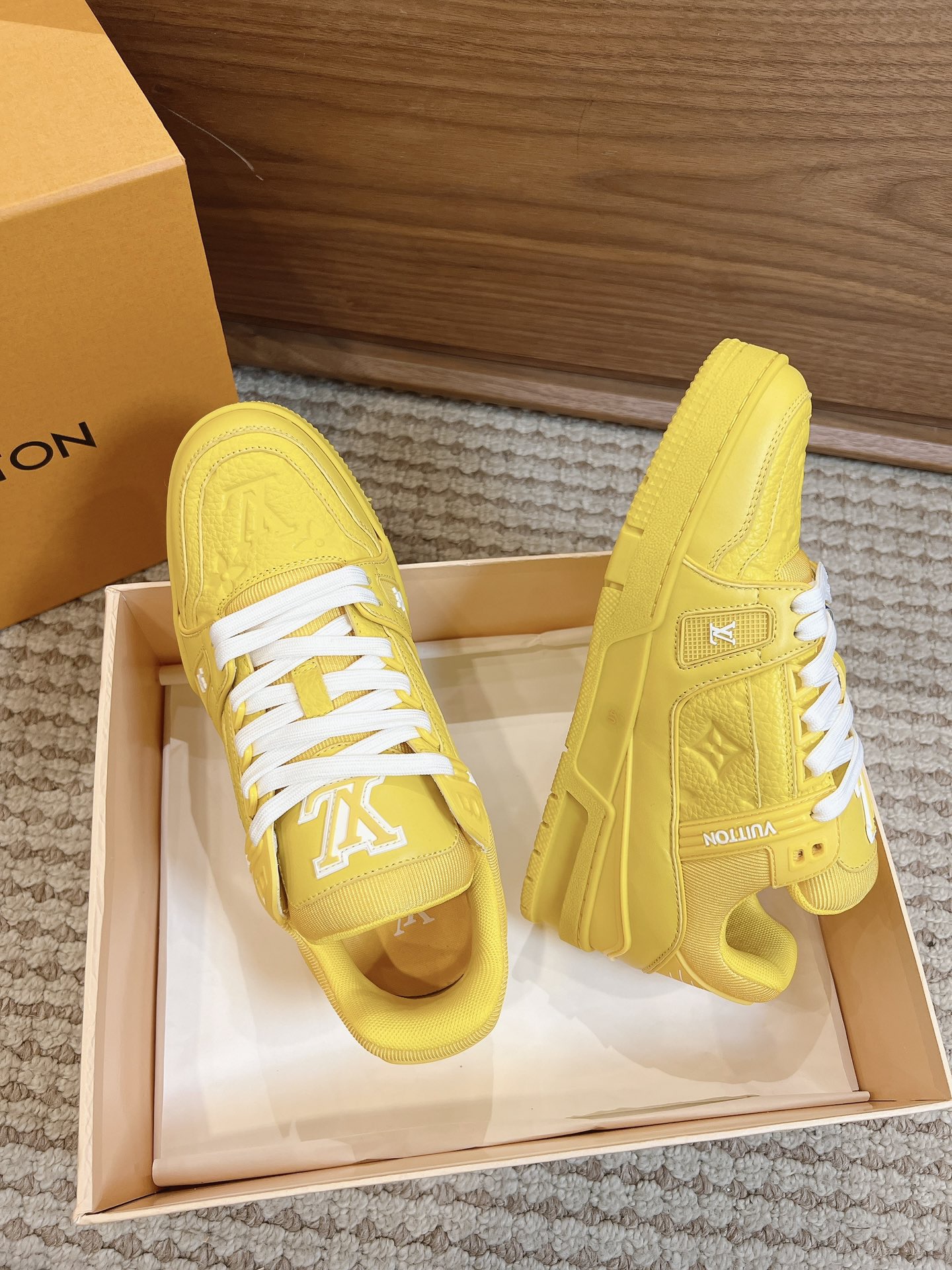 Men's shoes