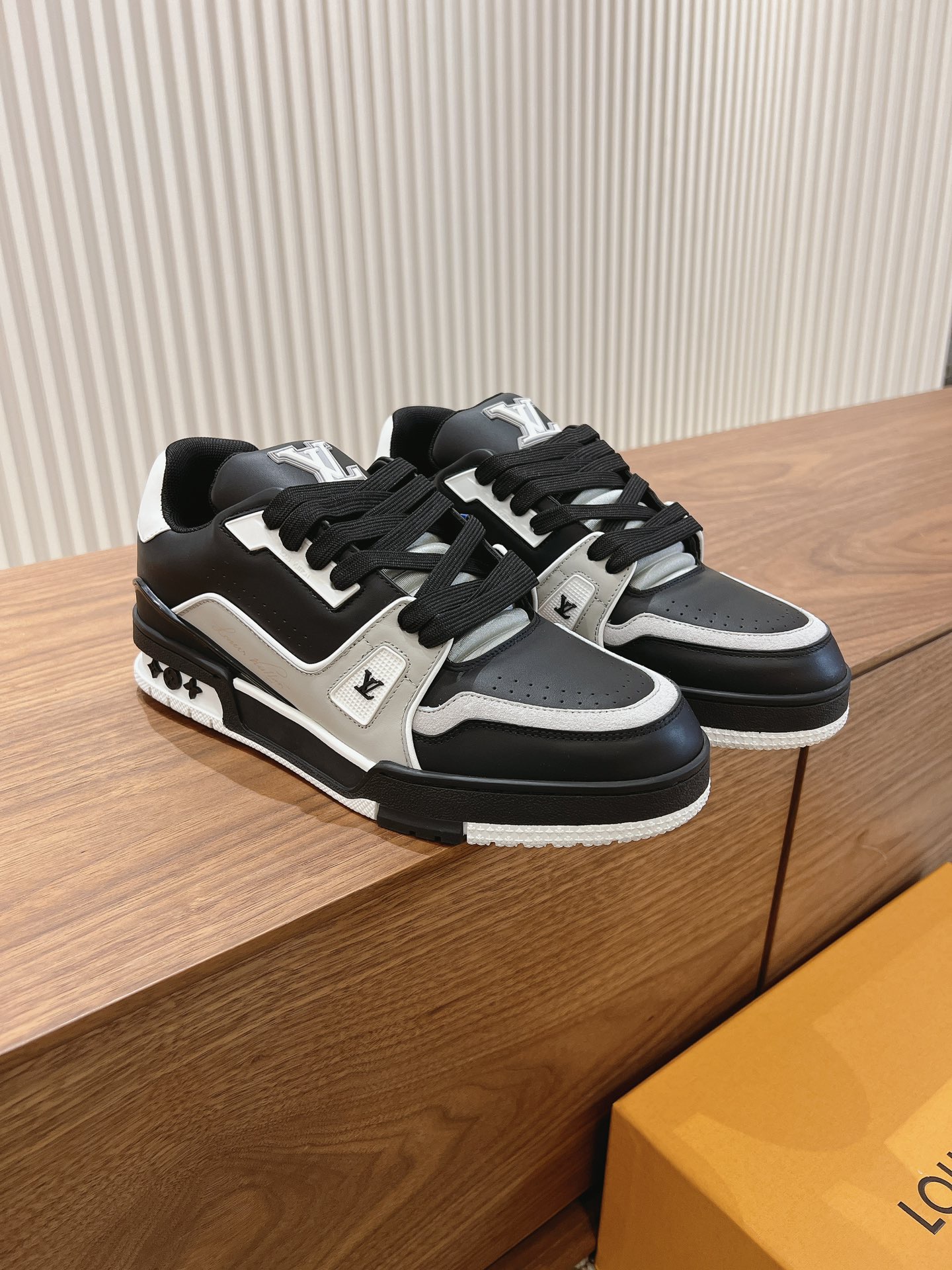 Men's shoes