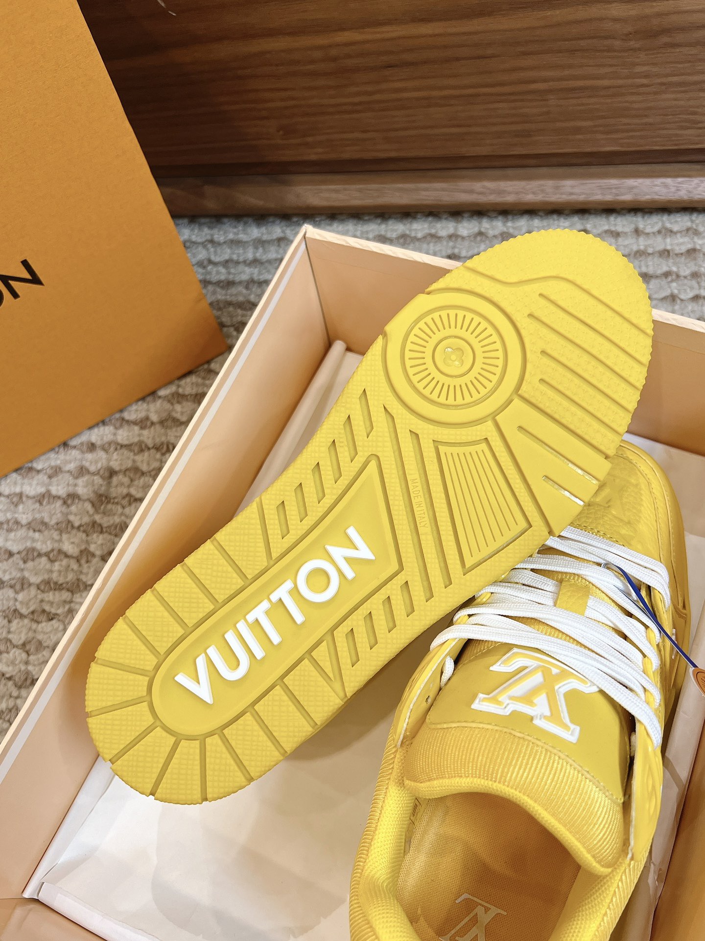 Men's shoes