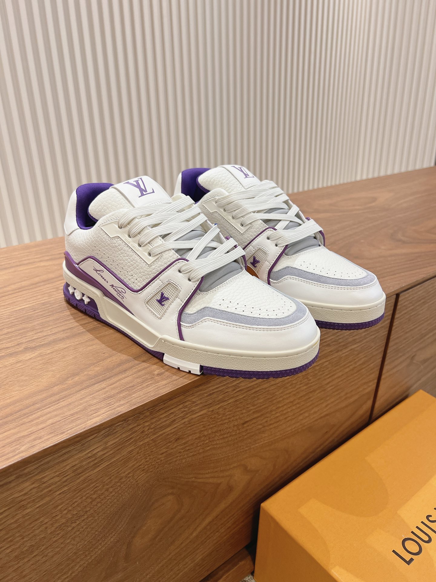 Men's shoes