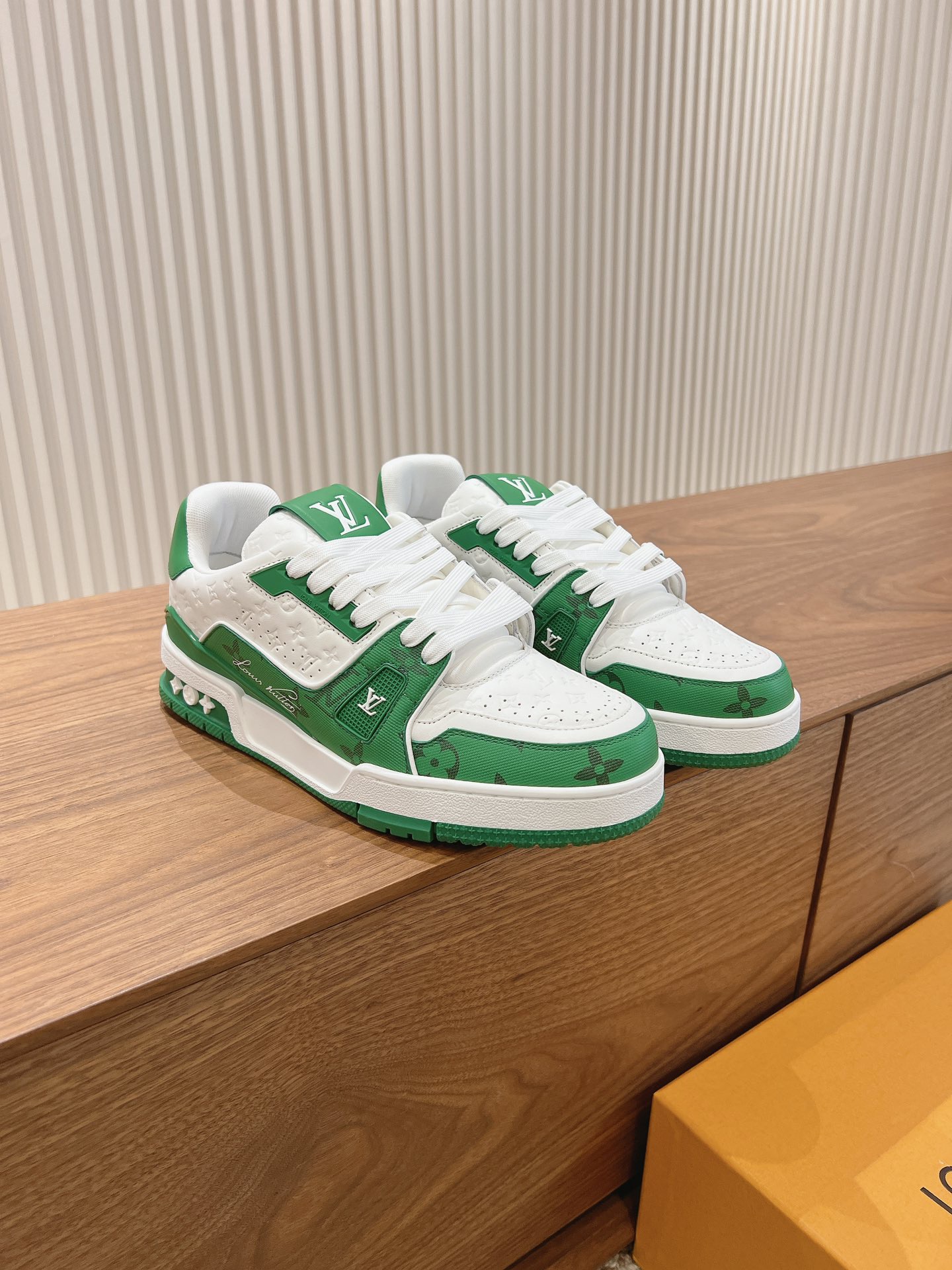 Men's shoes