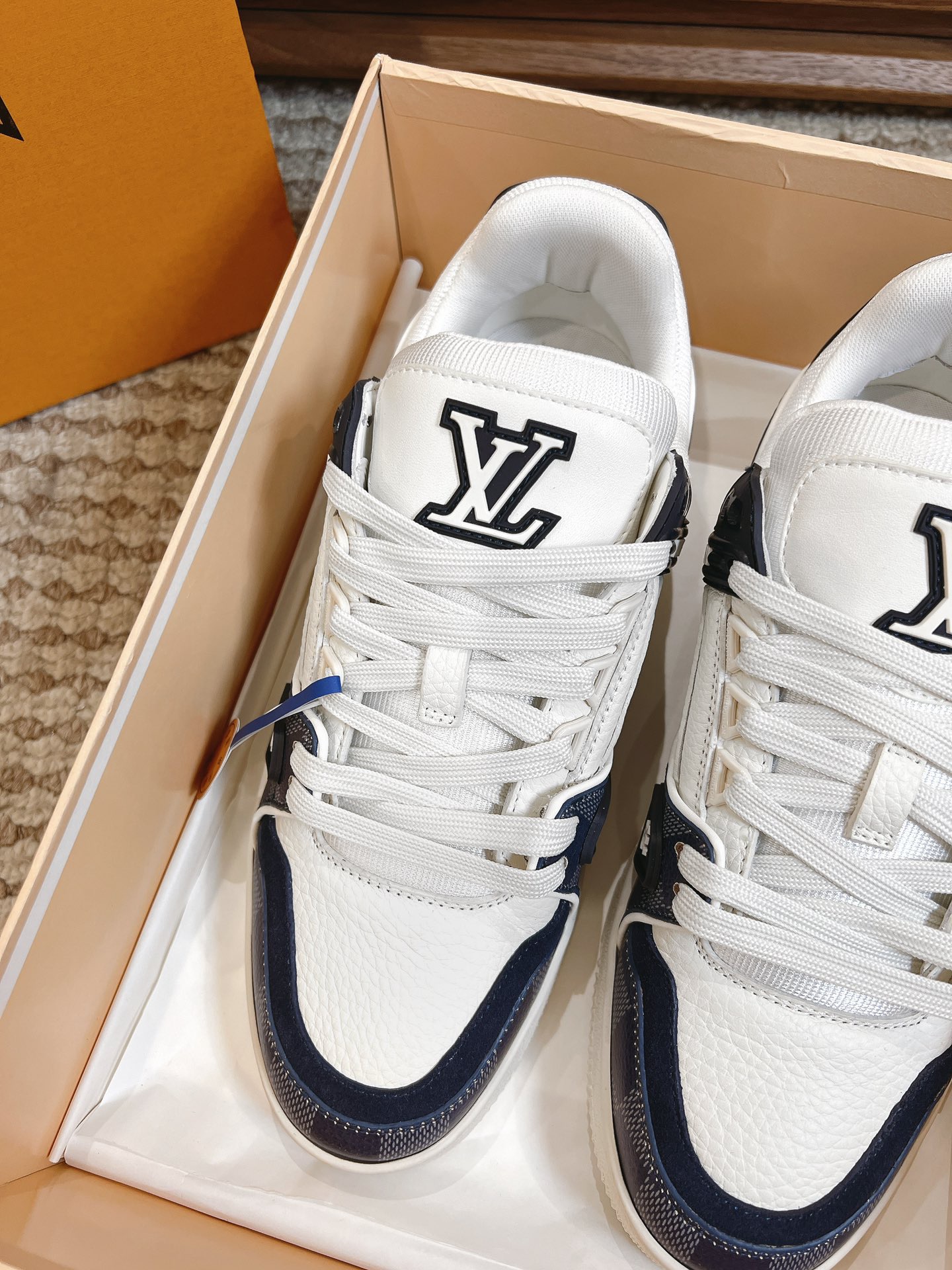 Men's shoes